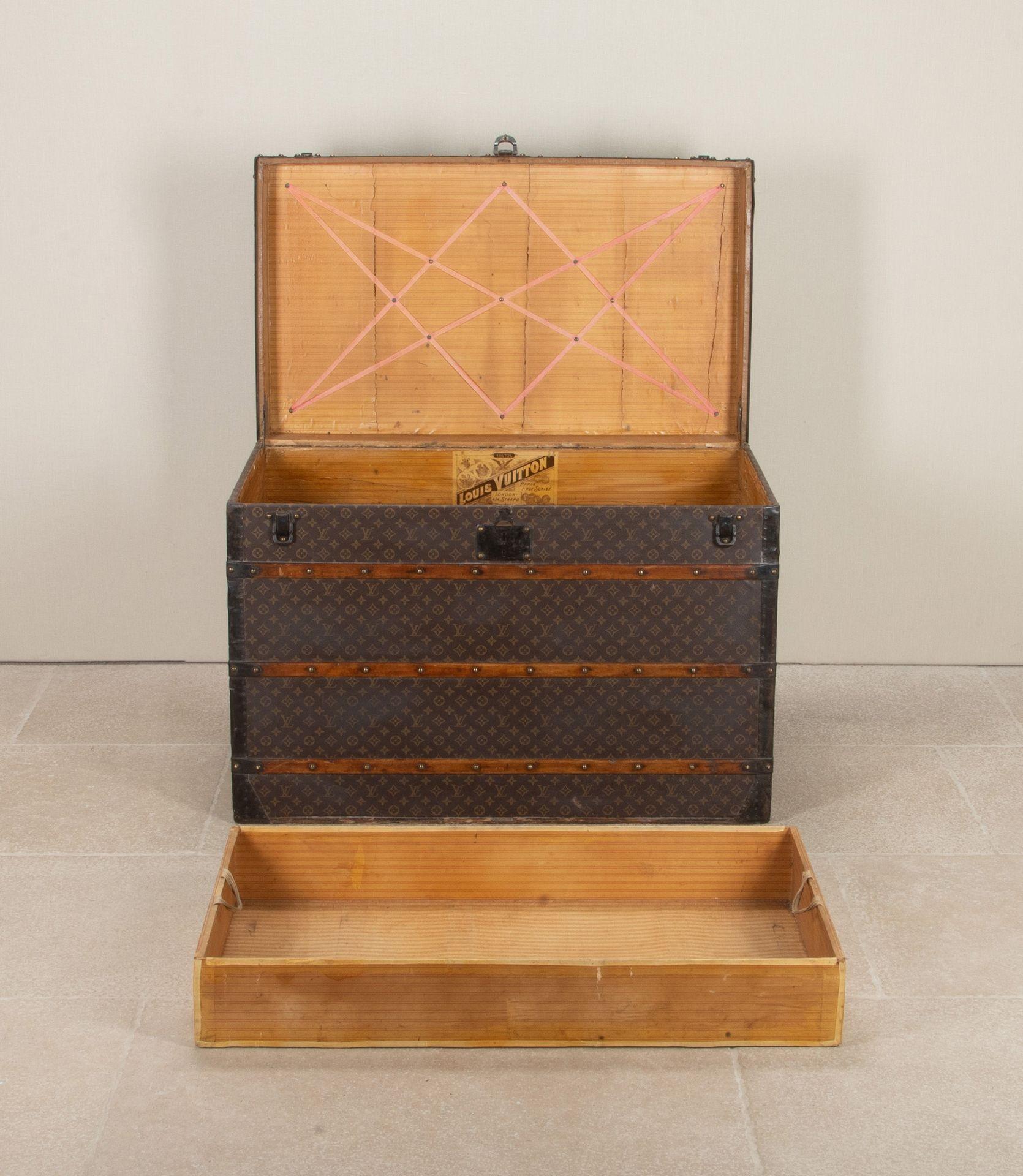 Brass Early 20th Century Louis Vuitton Courier Trunk For Sale