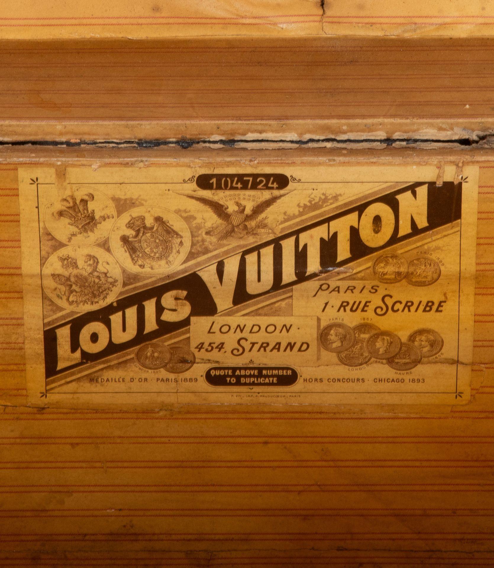Early 20th Century Louis Vuitton Courier Trunk For Sale 2