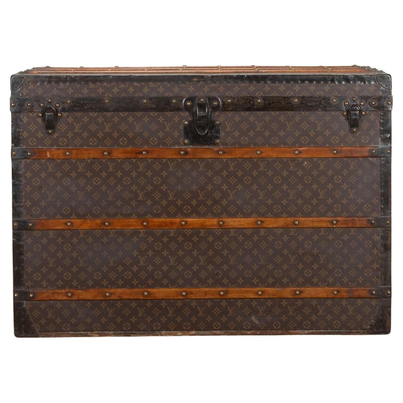 Early 20th Century Louis Vuitton Courier Trunk For Sale