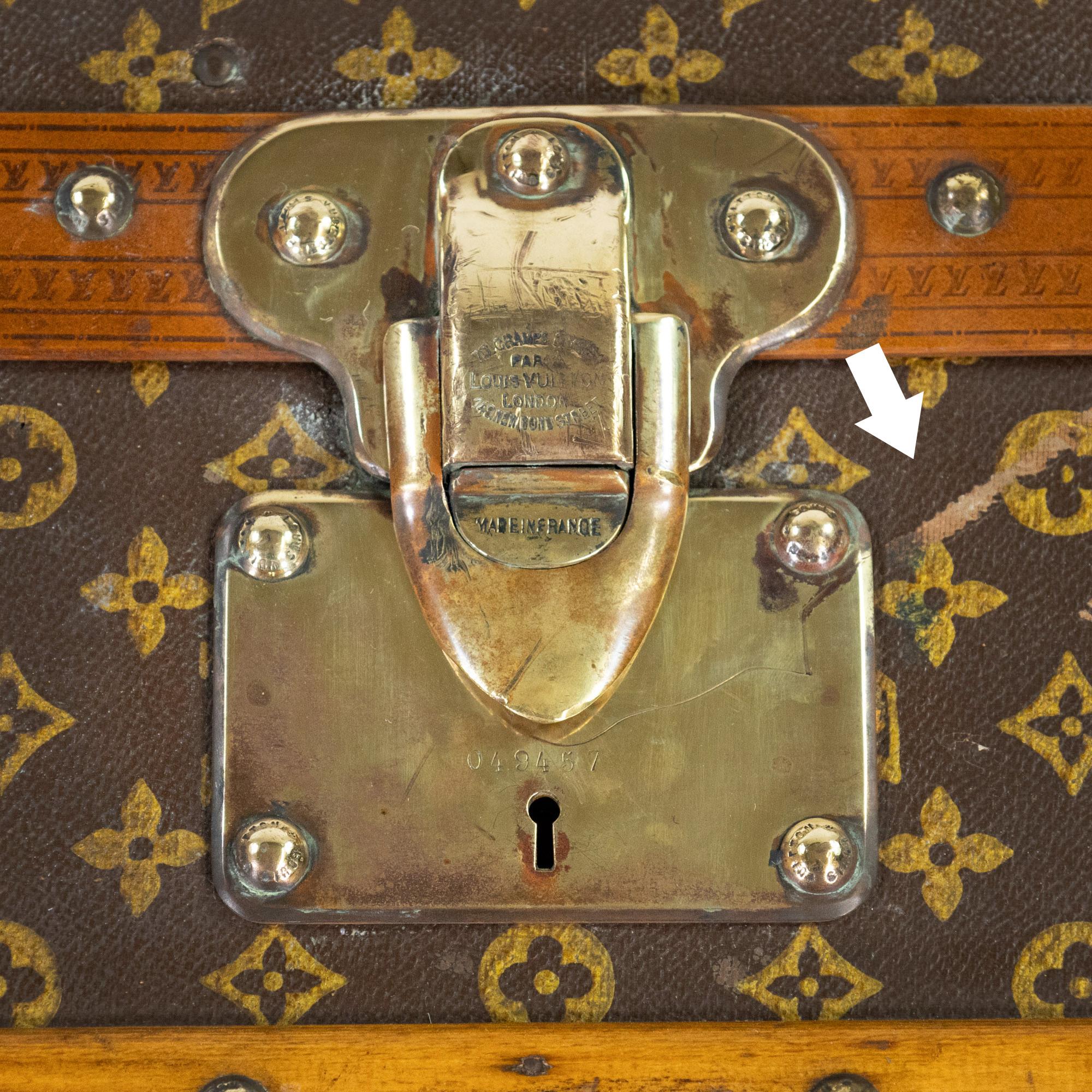 Baule guardaroba Monogram di Louis Vuitton dei primi del Novecento con quattordici appendini in vendita 3