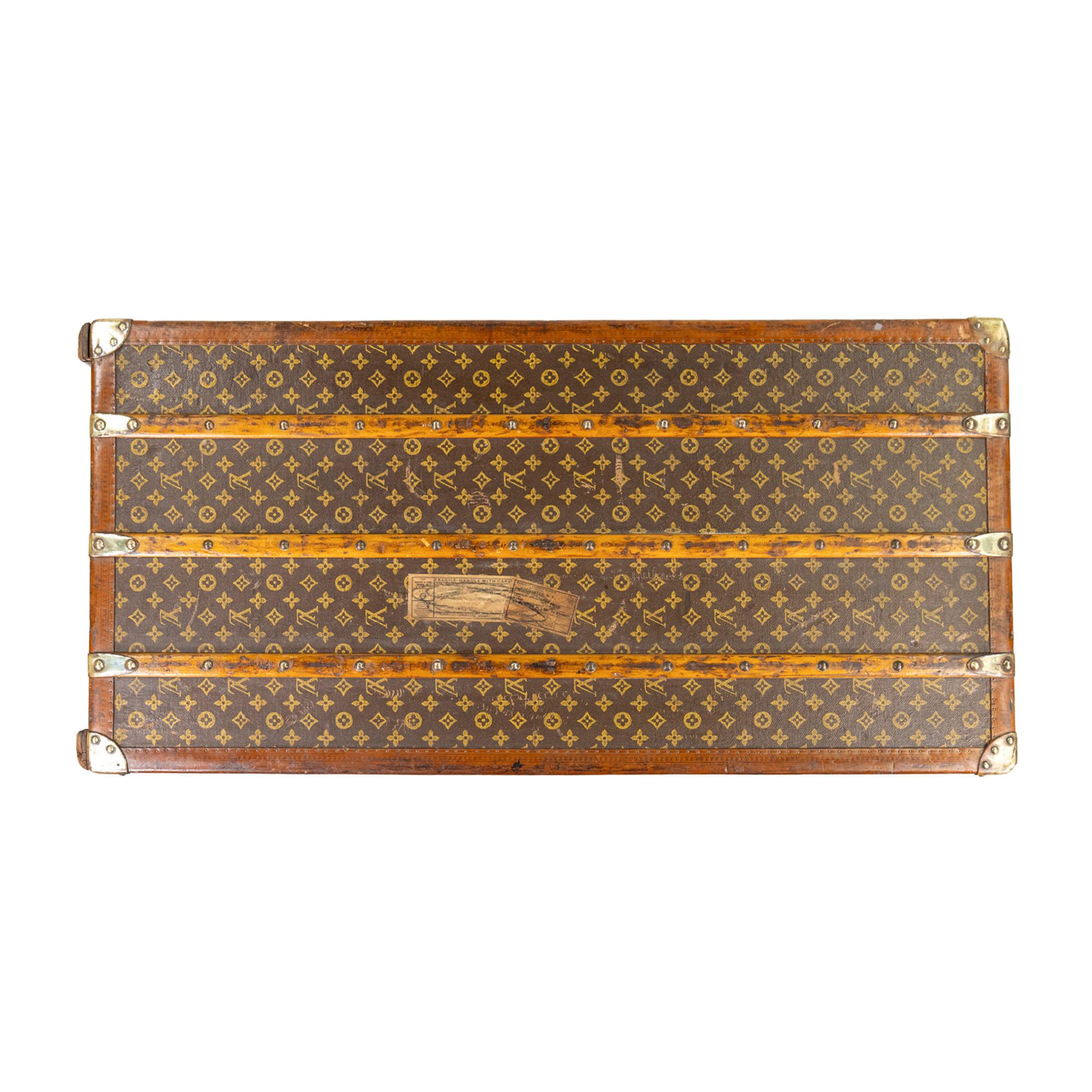 Baule guardaroba Monogram di Louis Vuitton dei primi del Novecento con quattordici appendini in vendita 8