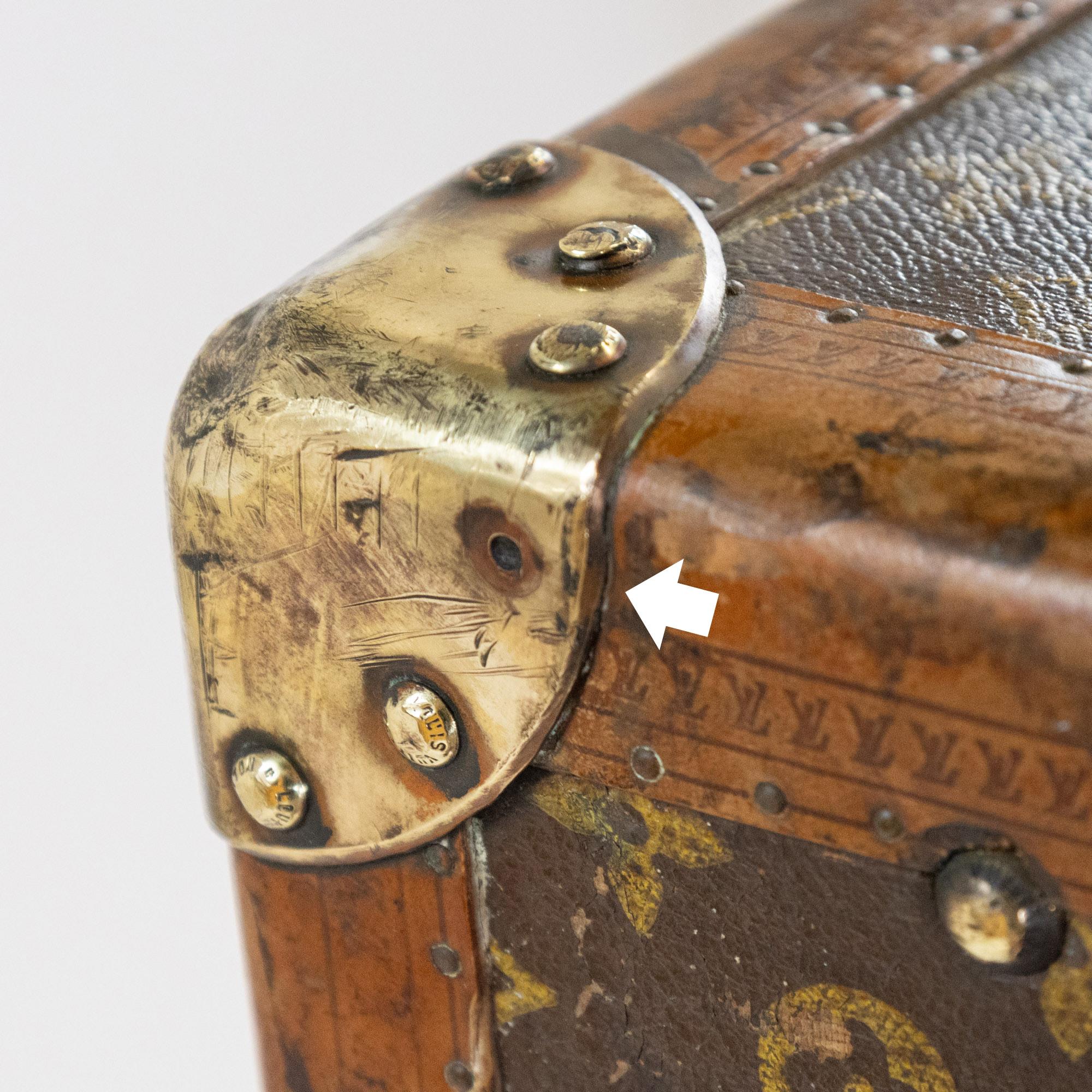 Baule guardaroba Monogram di Louis Vuitton dei primi del Novecento con quattordici appendini in vendita 10