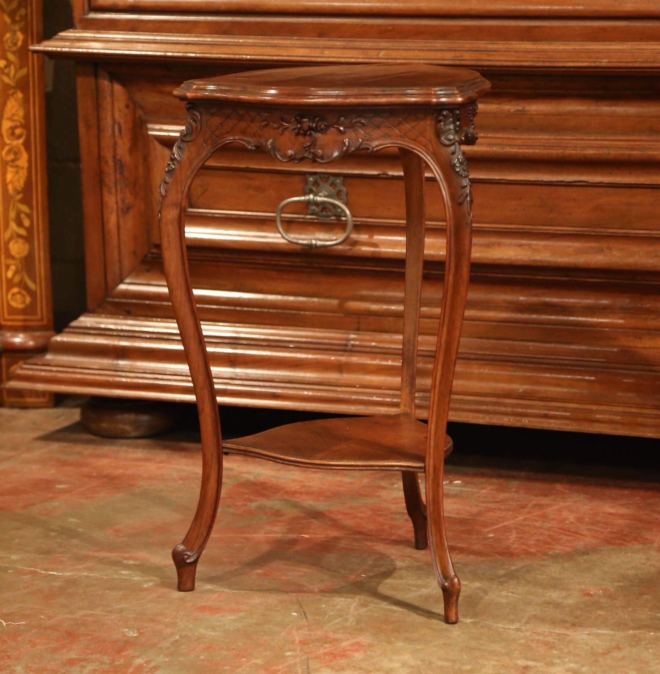 French Early 20th Century Louis XV Carved Walnut Triangle Side Table from Provence