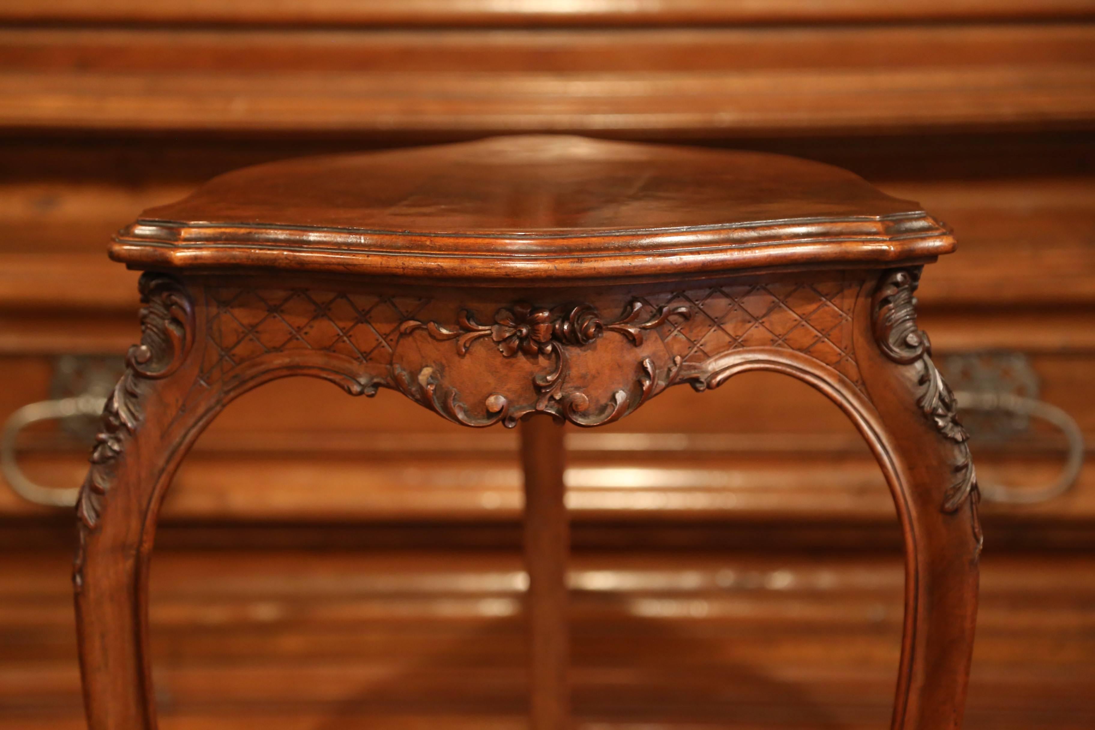 Hand-Carved Early 20th Century Louis XV Carved Walnut Triangle Side Table from Provence