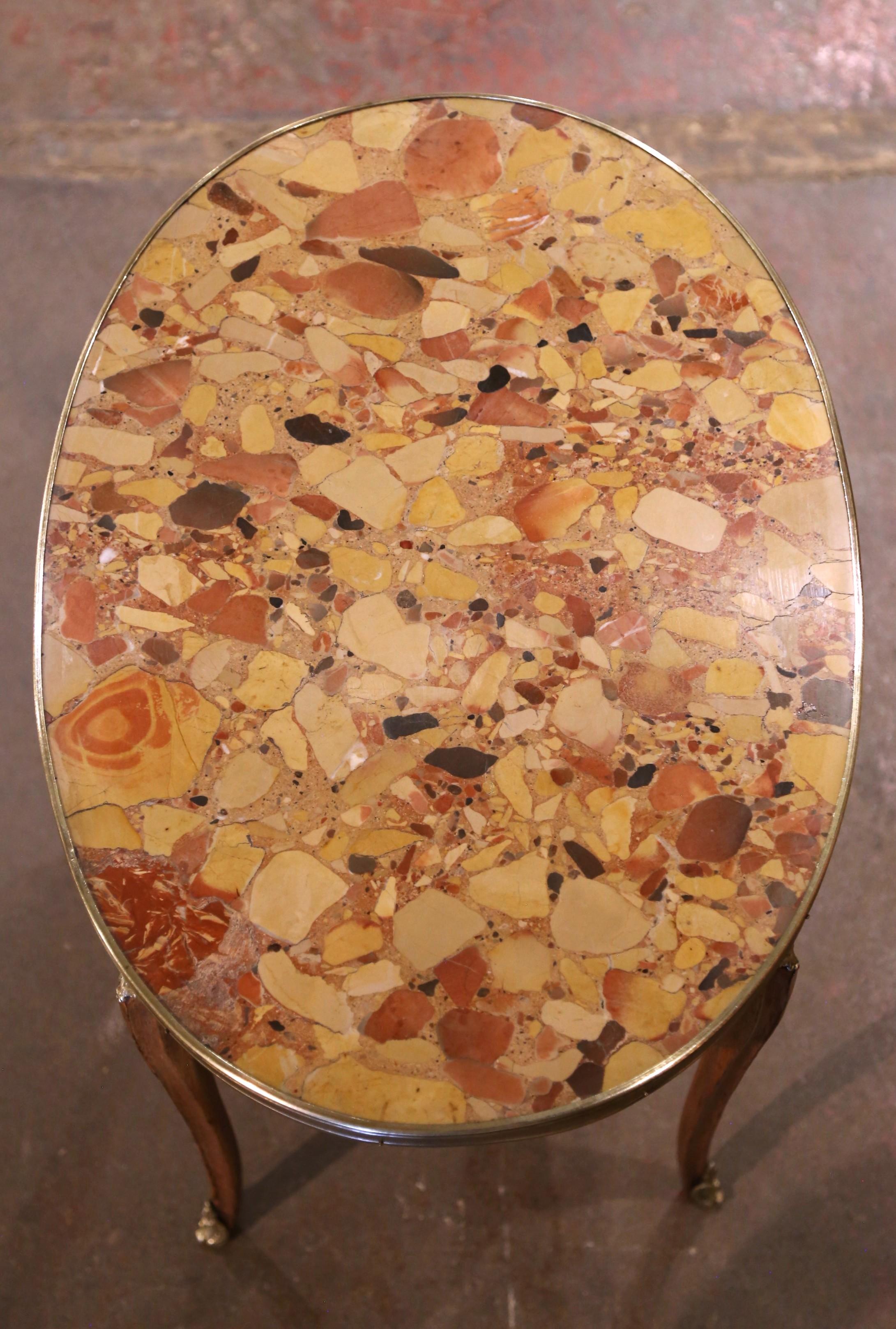 Français Table d'appoint ovale en marqueterie de noyer, Louis XV, début du 20e siècle en vente