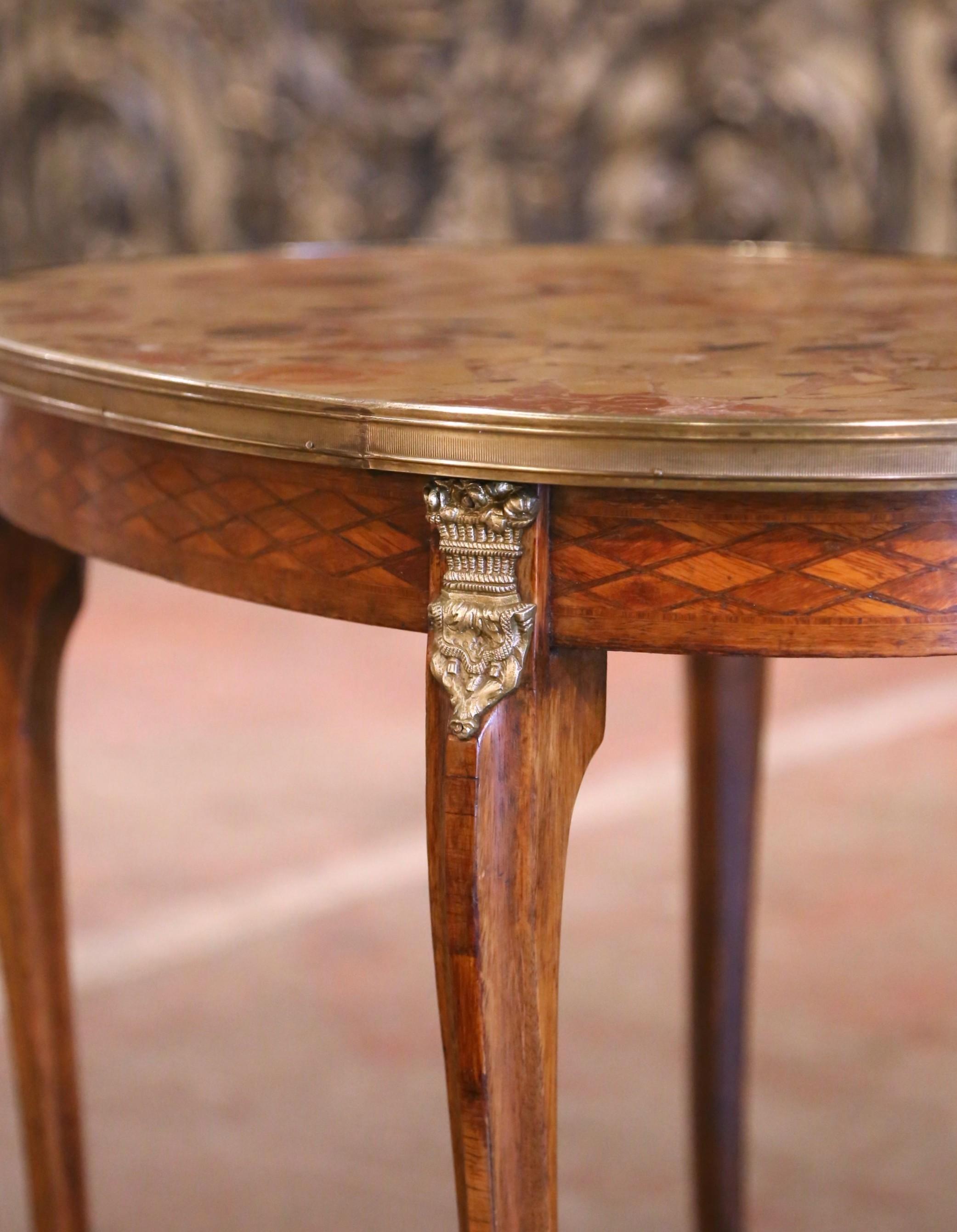 Table d'appoint ovale en marqueterie de noyer, Louis XV, début du 20e siècle Excellent état - En vente à Dallas, TX