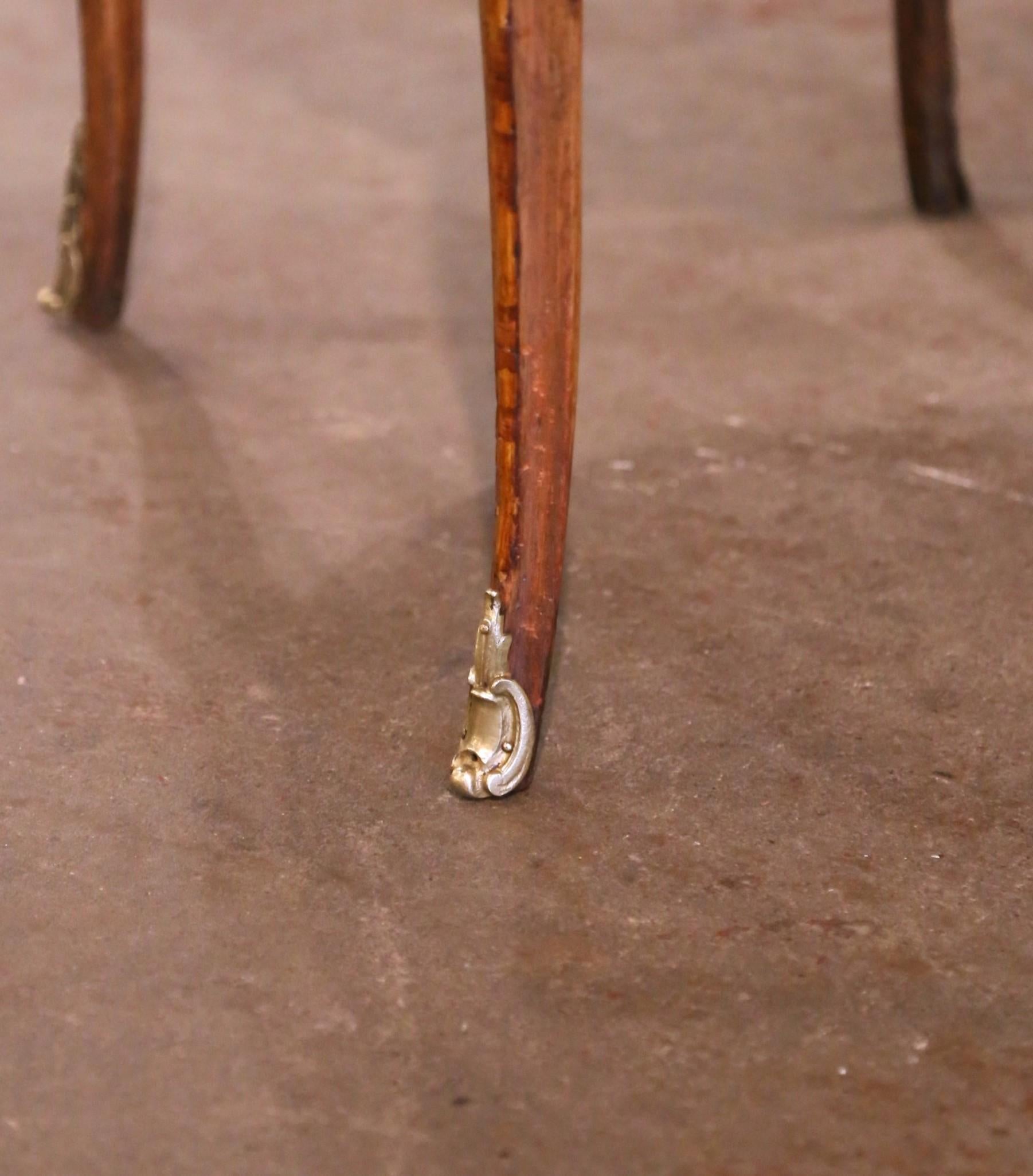 20ième siècle Table d'appoint ovale en marqueterie de noyer, Louis XV, début du 20e siècle en vente