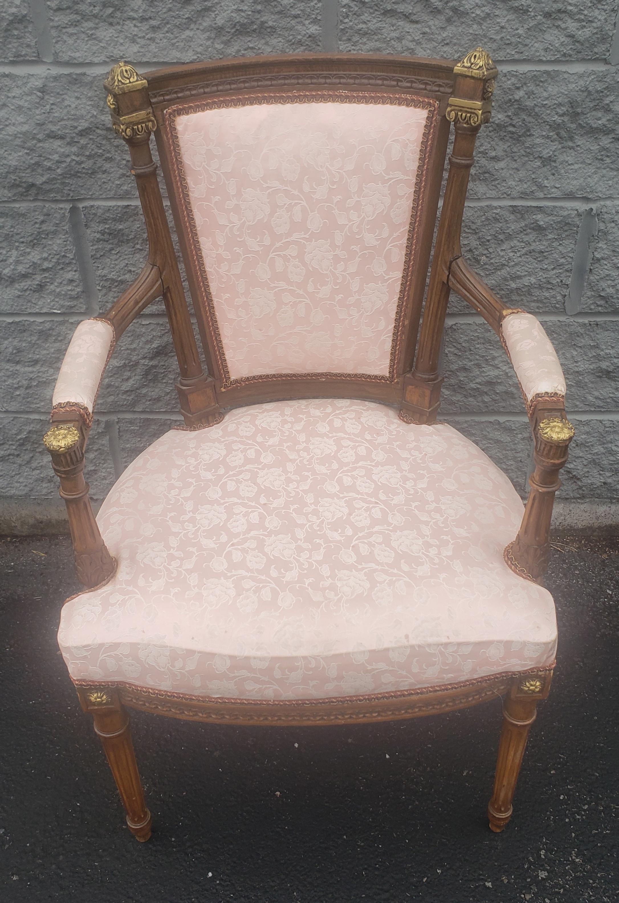 Early 20th Century Louis XV Mahogany and Giltwood Upholstered Armchair In Good Condition For Sale In Germantown, MD