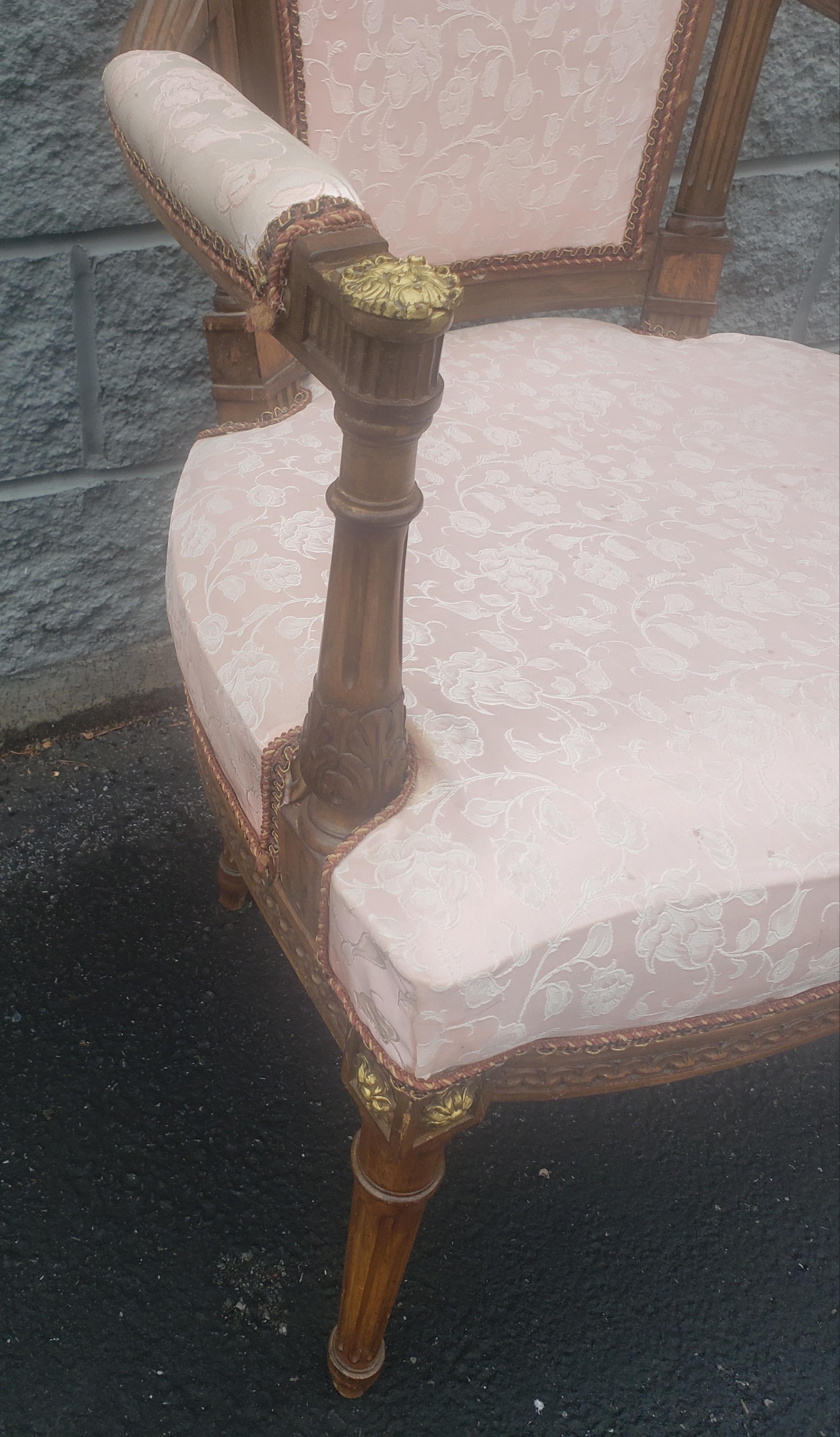 Upholstery Early 20th Century Louis XV Mahogany and Giltwood Upholstered Armchair For Sale