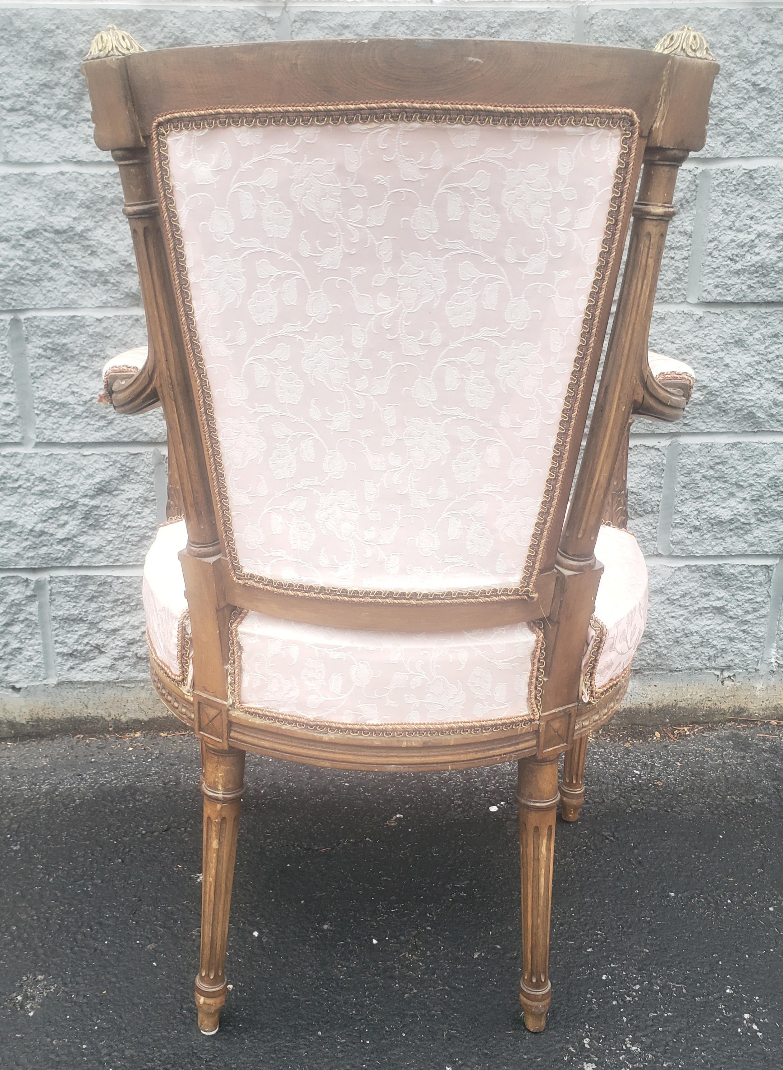 Early 20th Century Louis XV Mahogany and Giltwood Upholstered Armchair For Sale 3