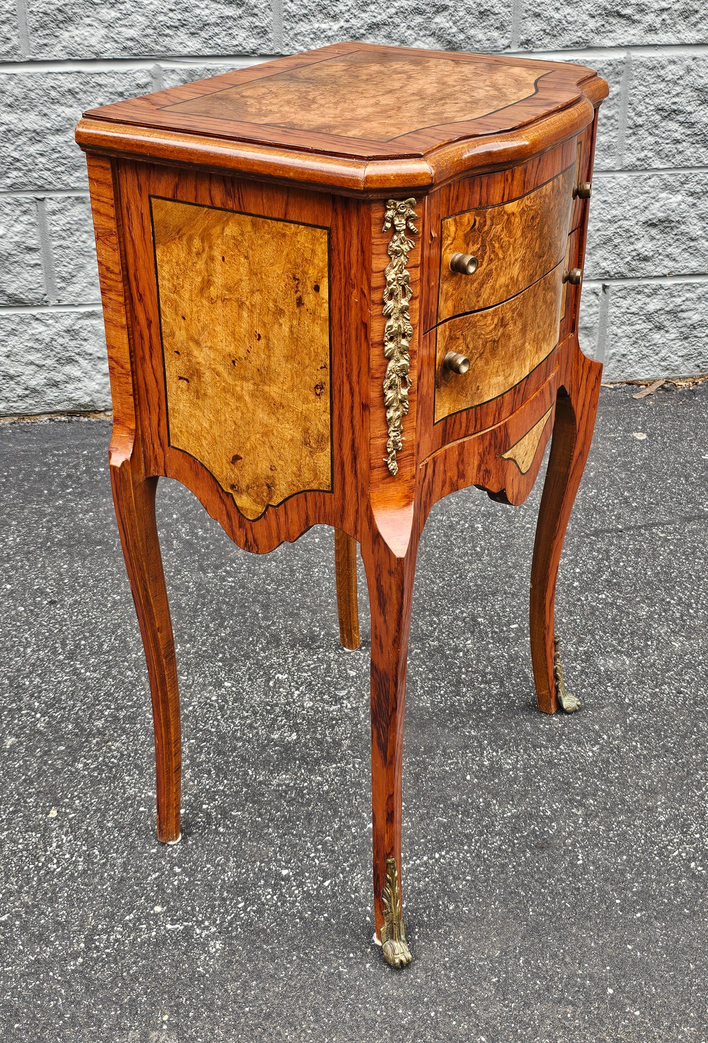 Italian Early 20th Century Louis XV Style Brass Mounted Inlaid Burl Fruitwood Side Table For Sale
