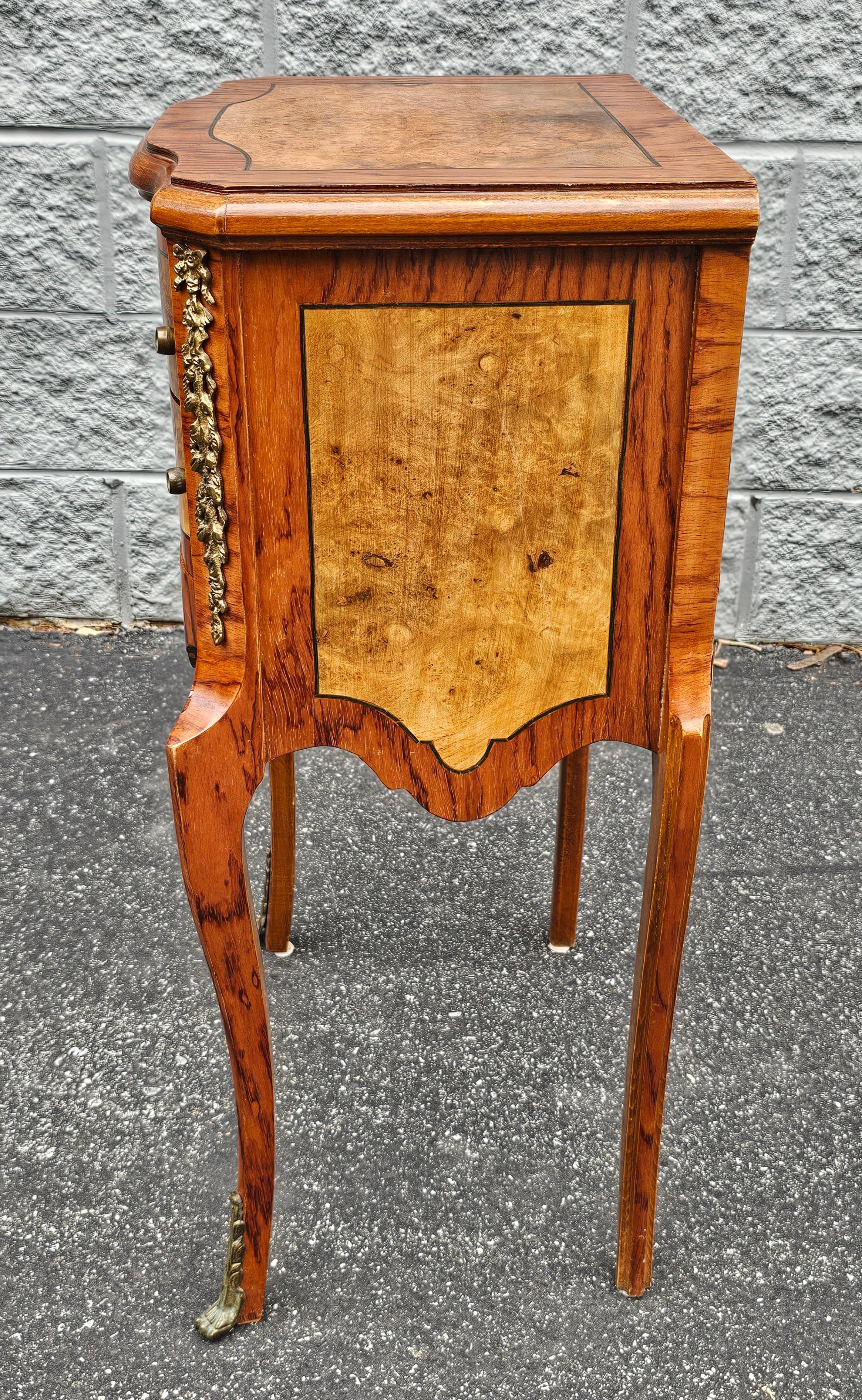 Early 20th Century Louis XV Style Brass Mounted Inlaid Burl Fruitwood Side Table For Sale 4
