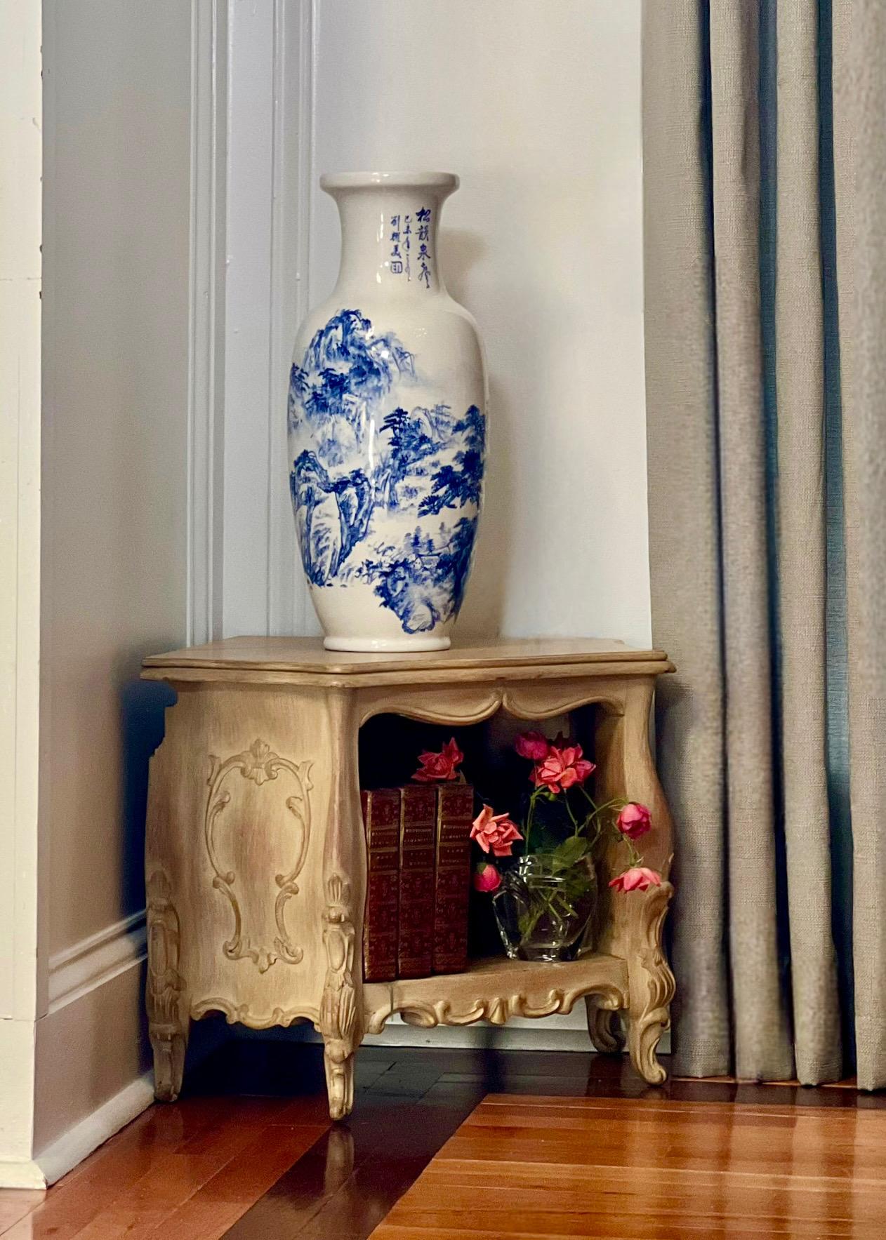 Petit meuble d'angle de style Louis XV peint en crème et sculpté au début du 20e siècle en vente 11