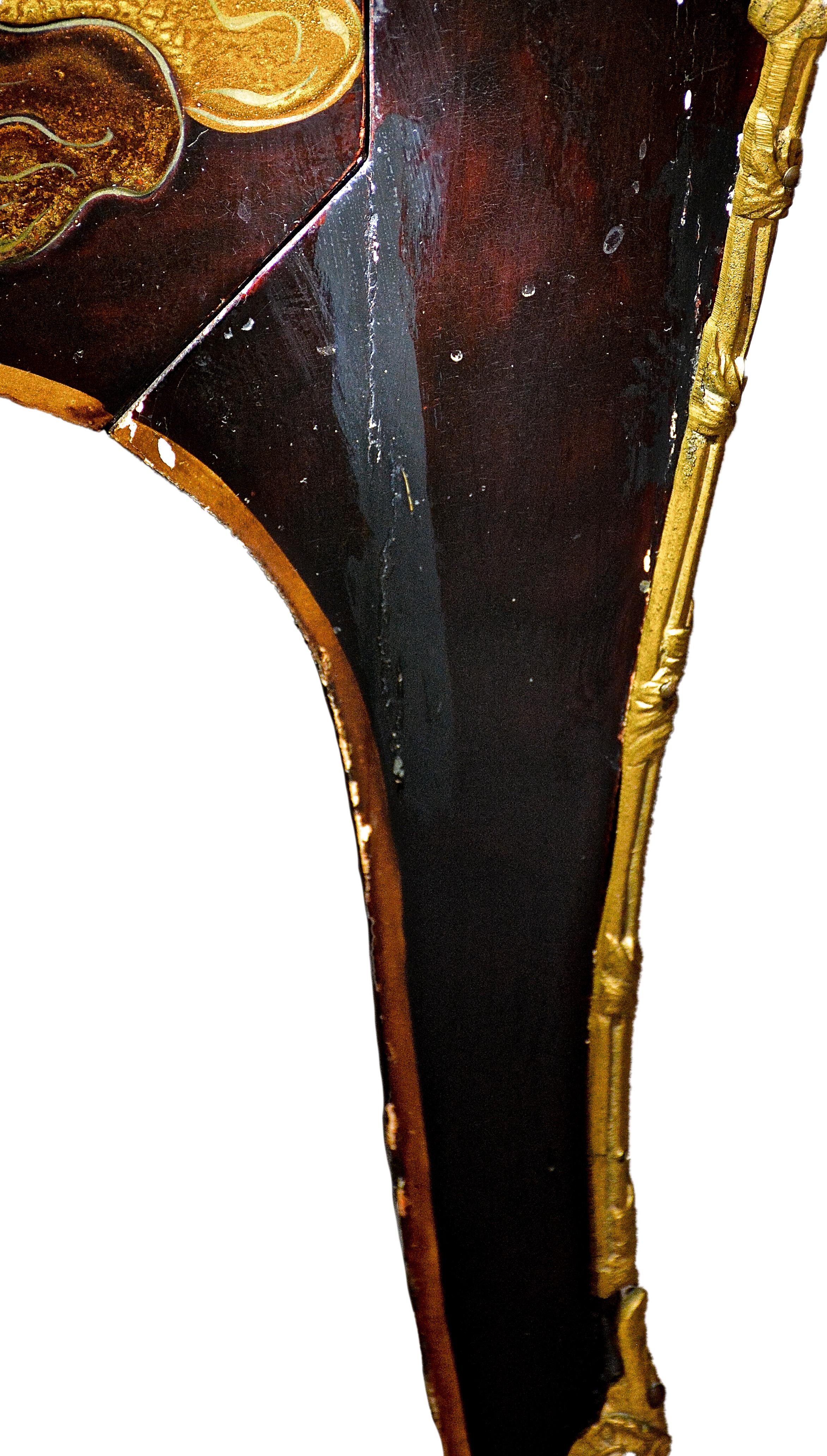 Kommode aus Chinoiserie-Lack und Goldbronze im Louis-XV-Stil des frühen 20. Jahrhunderts im Angebot 8