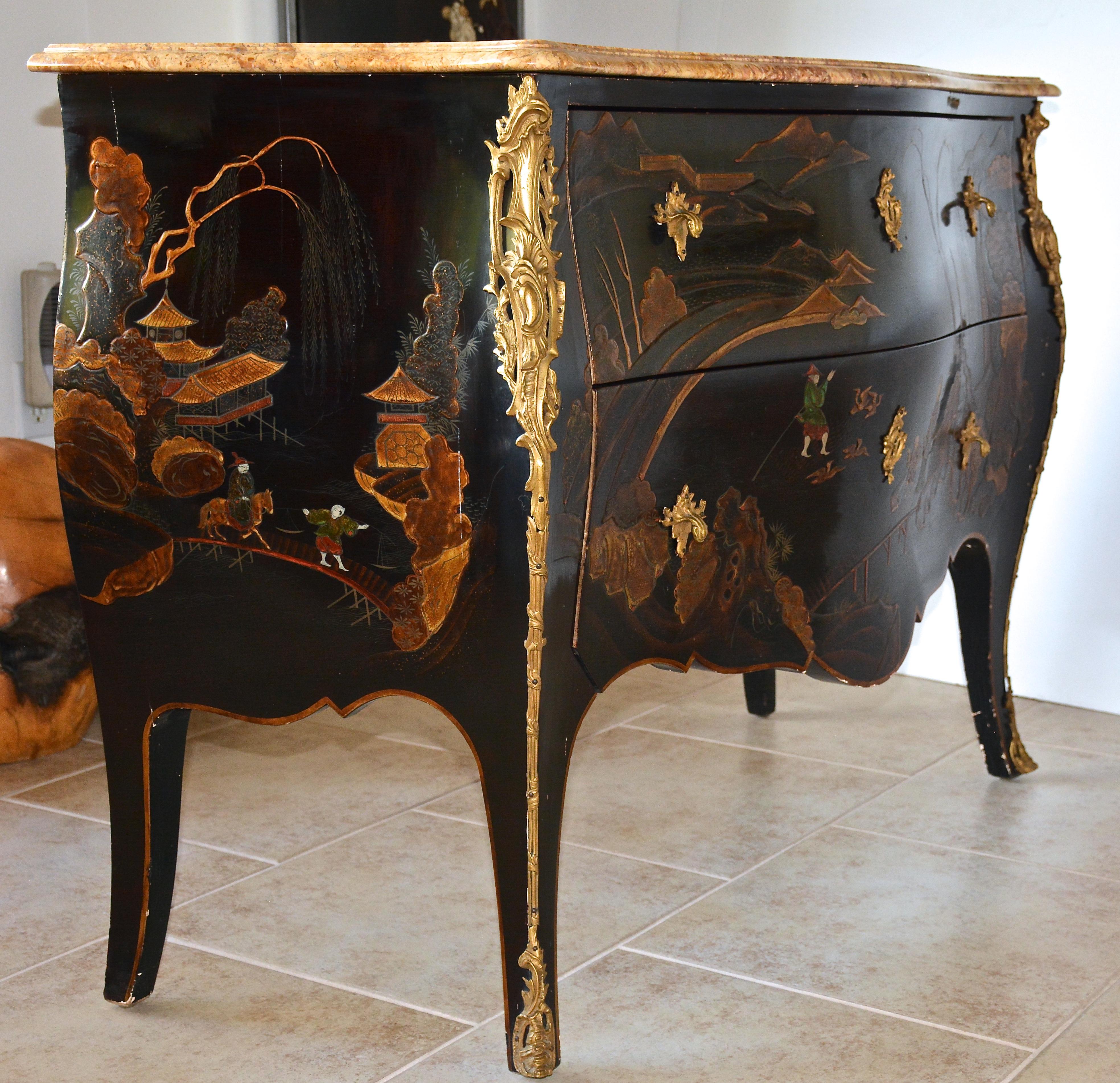 Early 20th Century Louis XV Style Chinoiserie Lacquer and Ormolu Commode For Sale 3