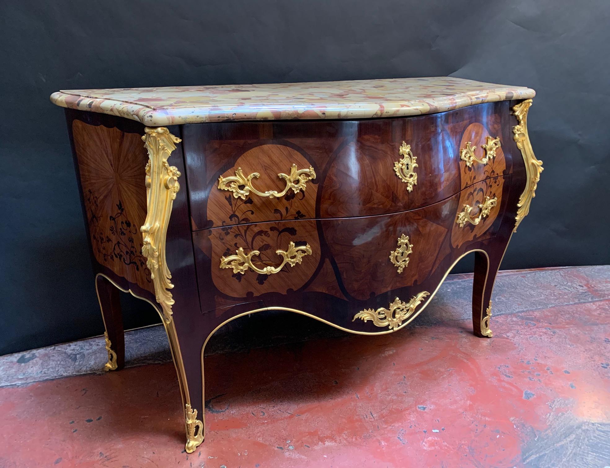 Early 20th Century Louis XV Style Gilt Bronze Marquetry Commode In Excellent Condition For Sale In Los Angeles, CA