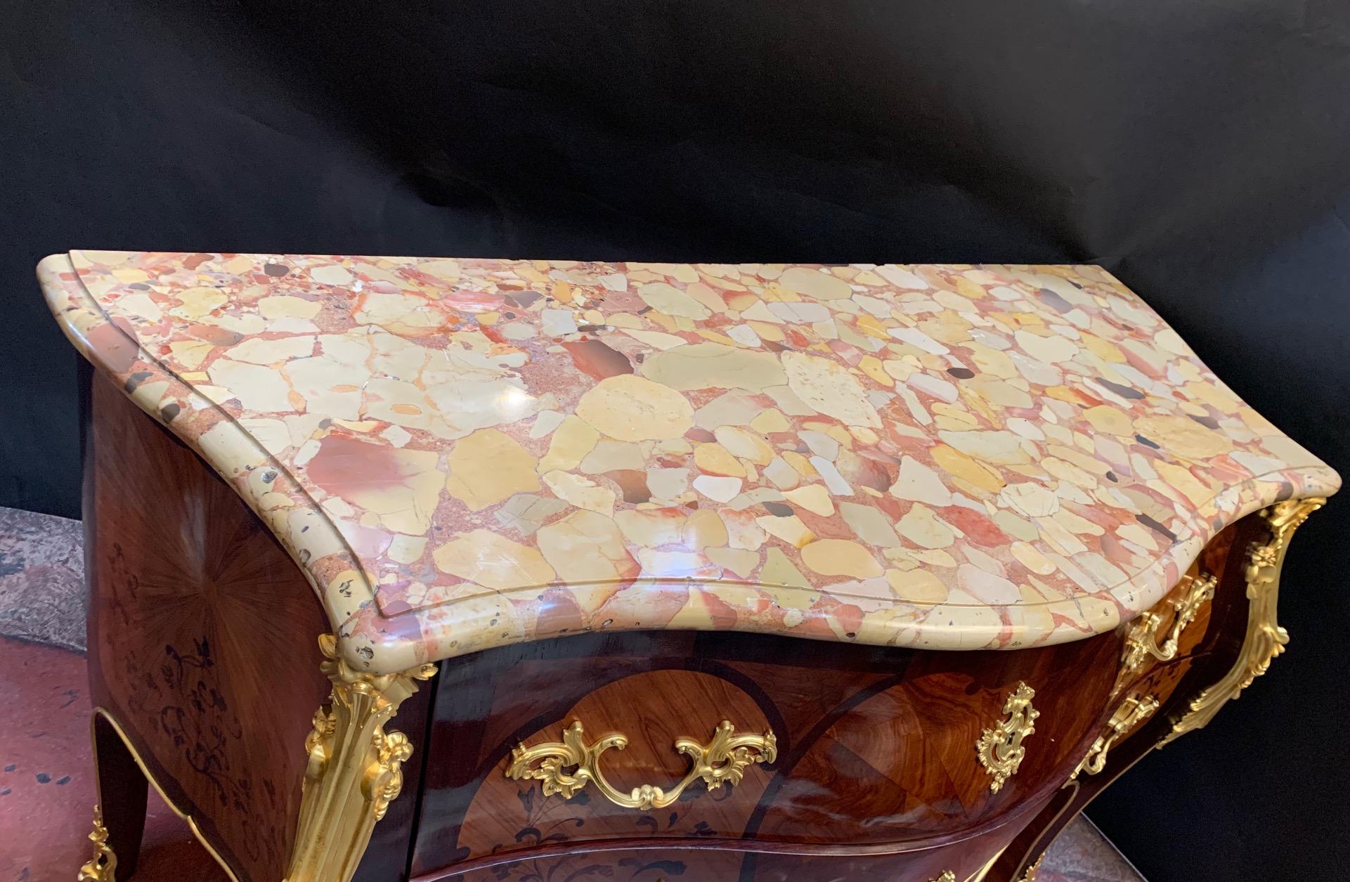 Early 20th Century Louis XV Style Gilt Bronze Marquetry Commode For Sale 1