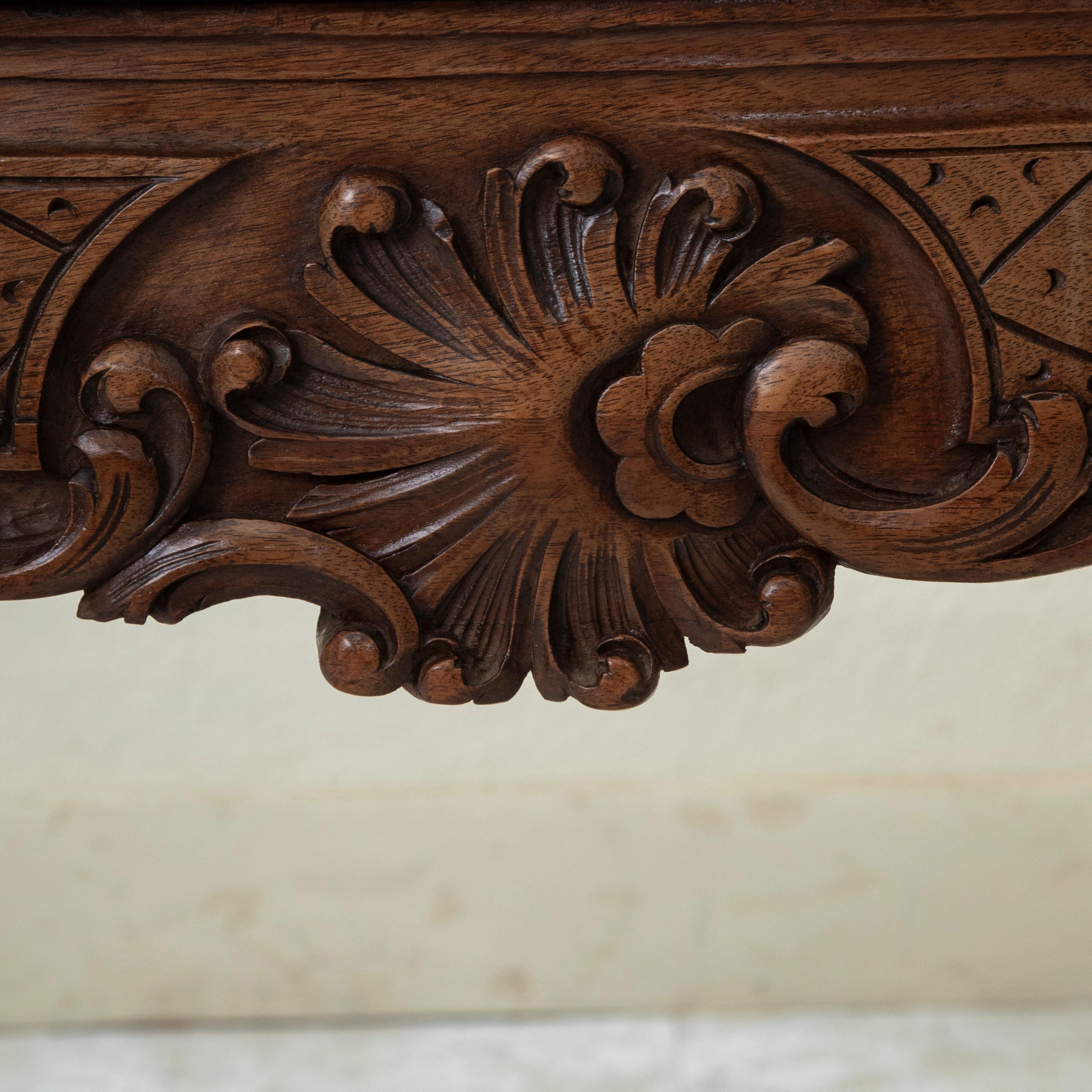 Early 20th Century Louis XV Style Hand Carved Walnut Center Table, Writing Table For Sale 4