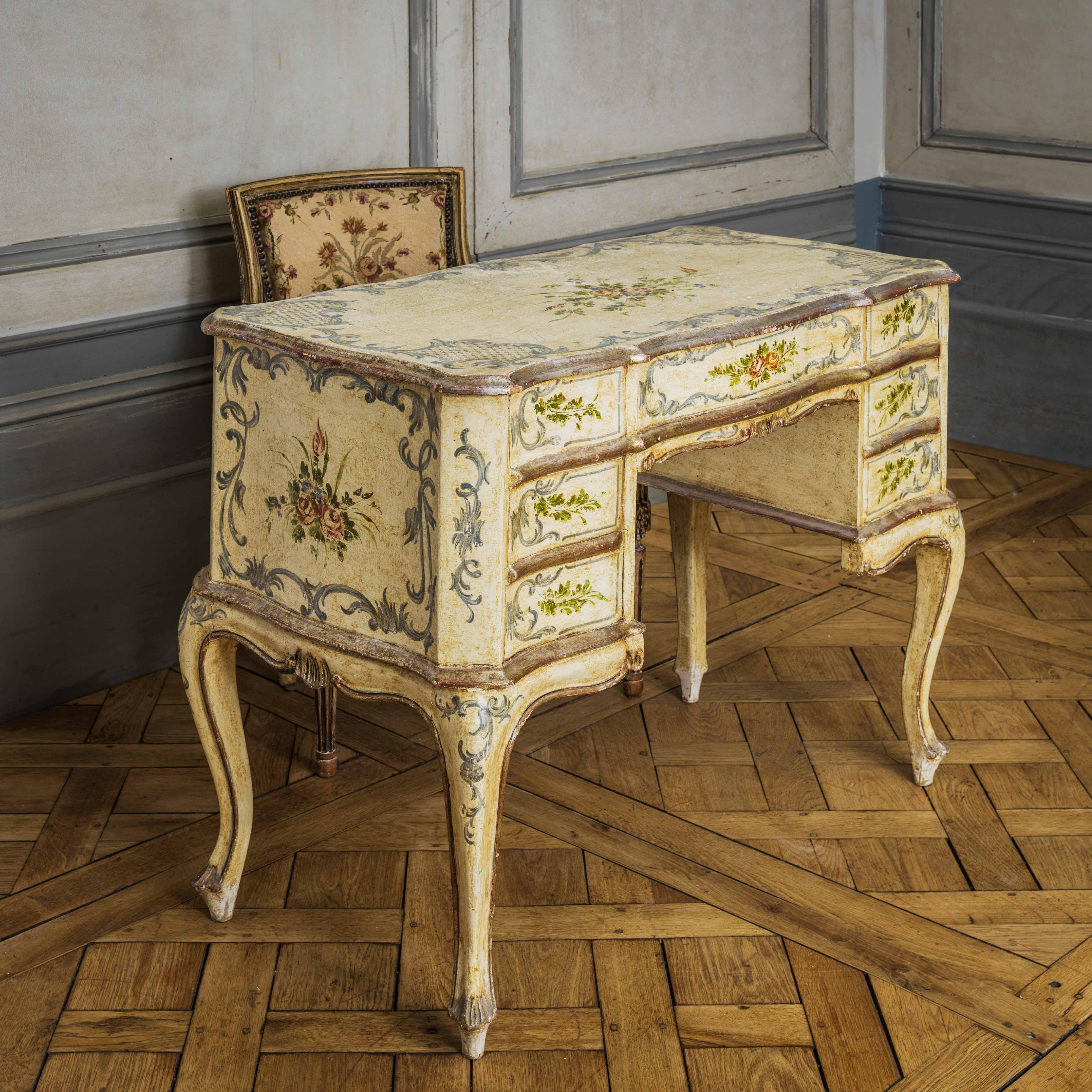Early 20th Century Louis XV Style Italian Writing Desk or Dressing Table For Sale 12