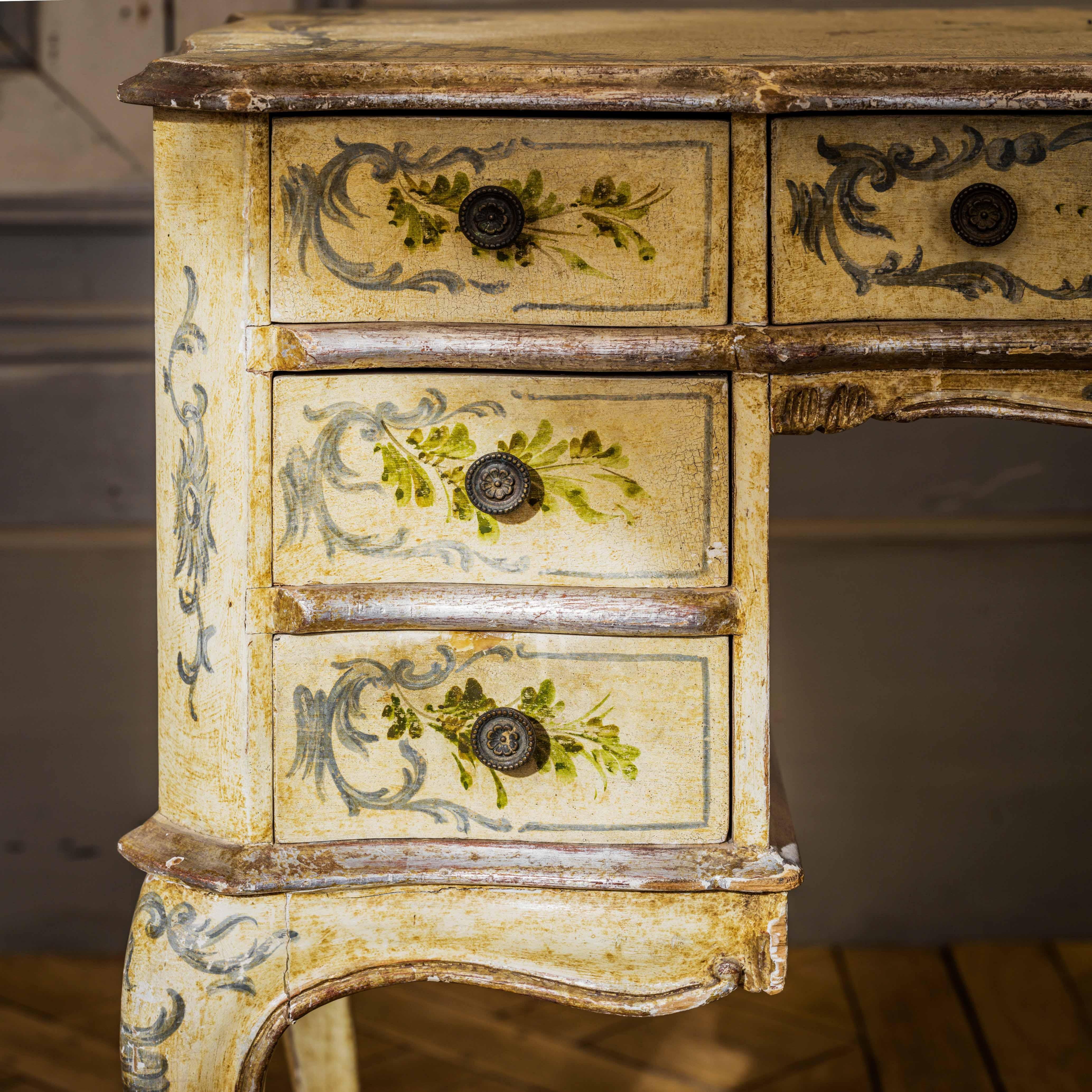 Early 20th Century Louis XV Style Italian Writing Desk or Dressing Table For Sale 2