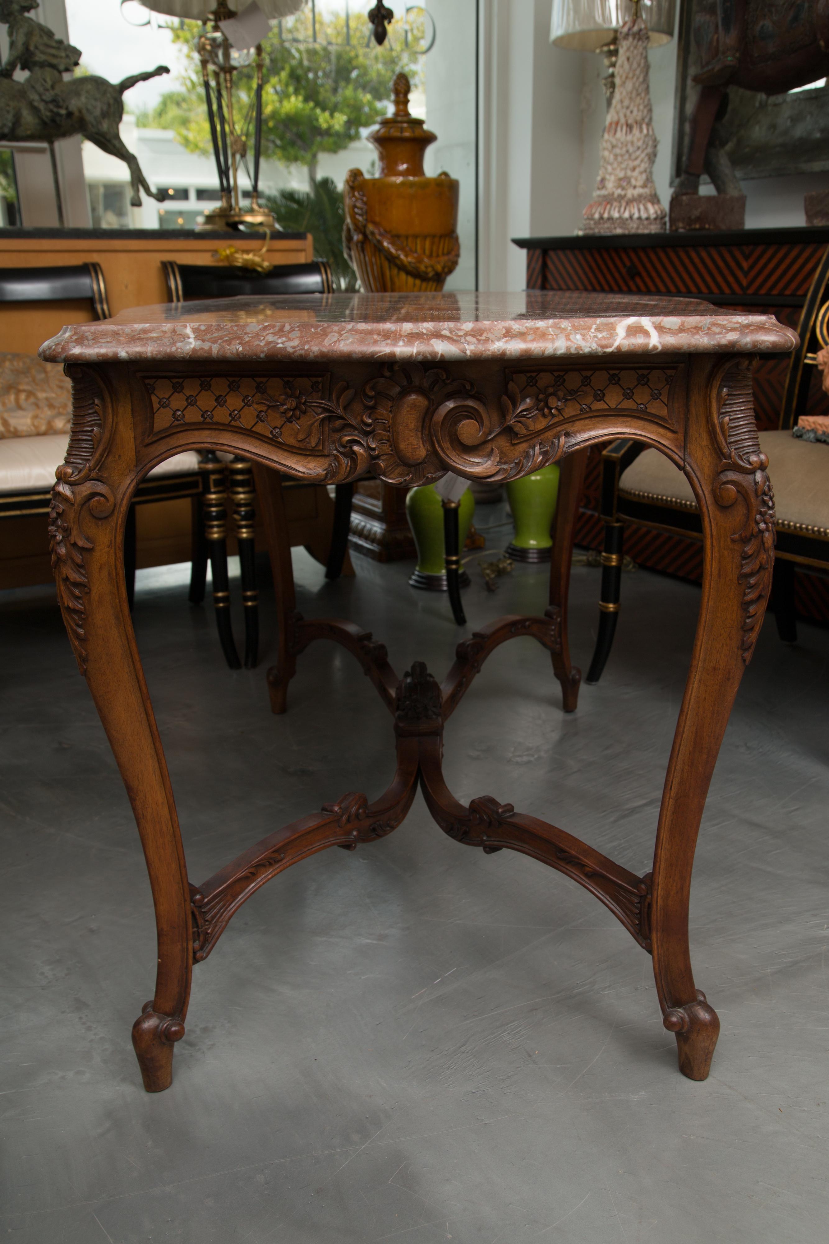 Early 20th Century Louis XV Style Walnut Centre Table with Marble Top (Louis XV.)