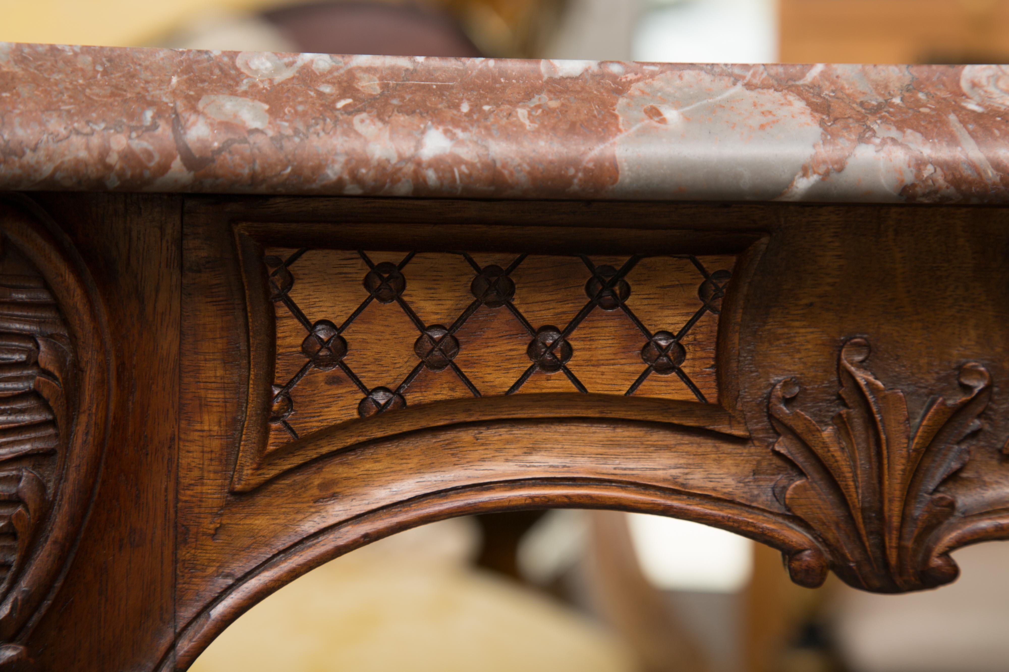 Early 20th Century Louis XV Style Walnut Centre Table with Marble Top im Zustand „Gut“ in WEST PALM BEACH, FL