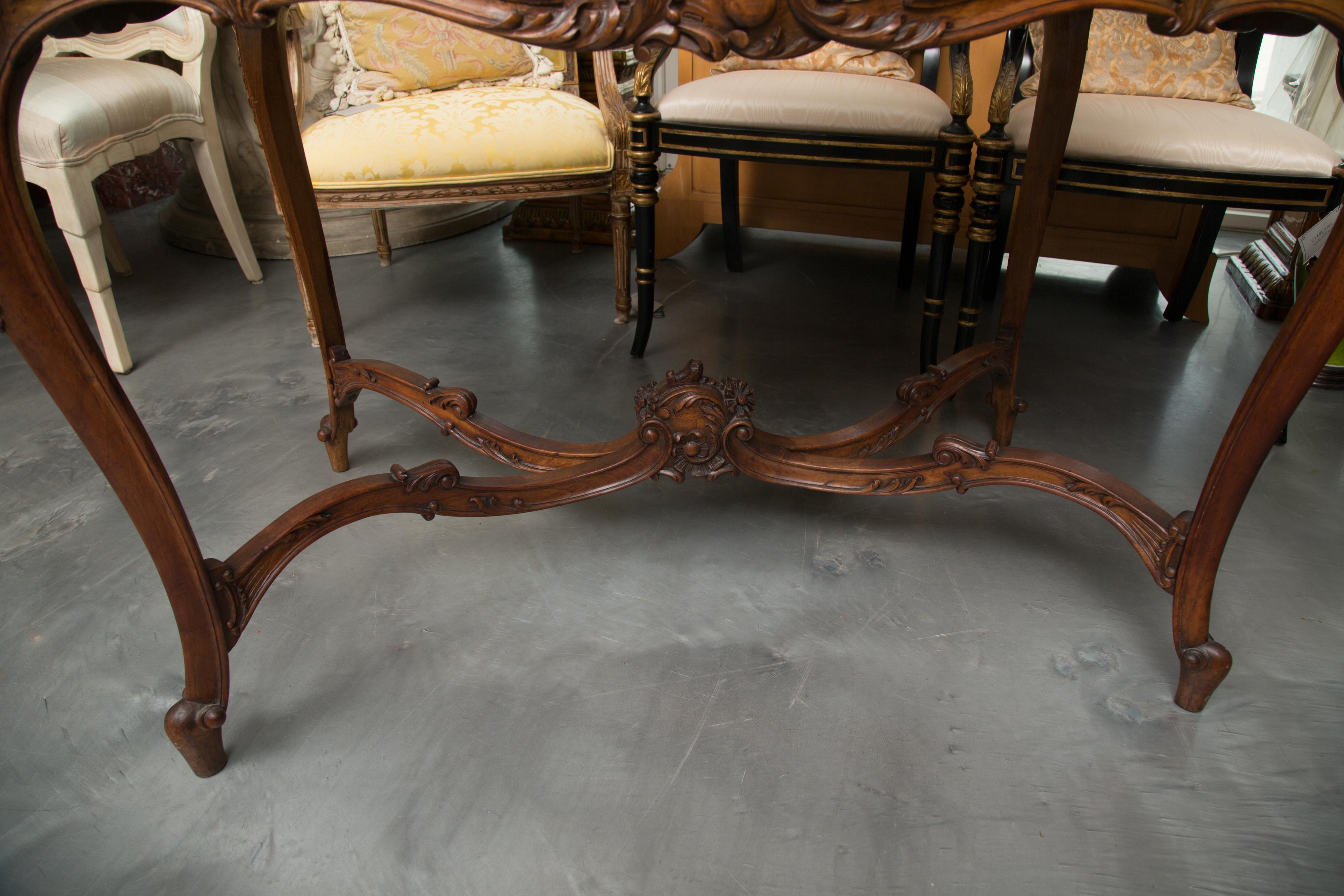 Early 20th Century Louis XV Style Walnut Centre Table with Marble Top (20. Jahrhundert)