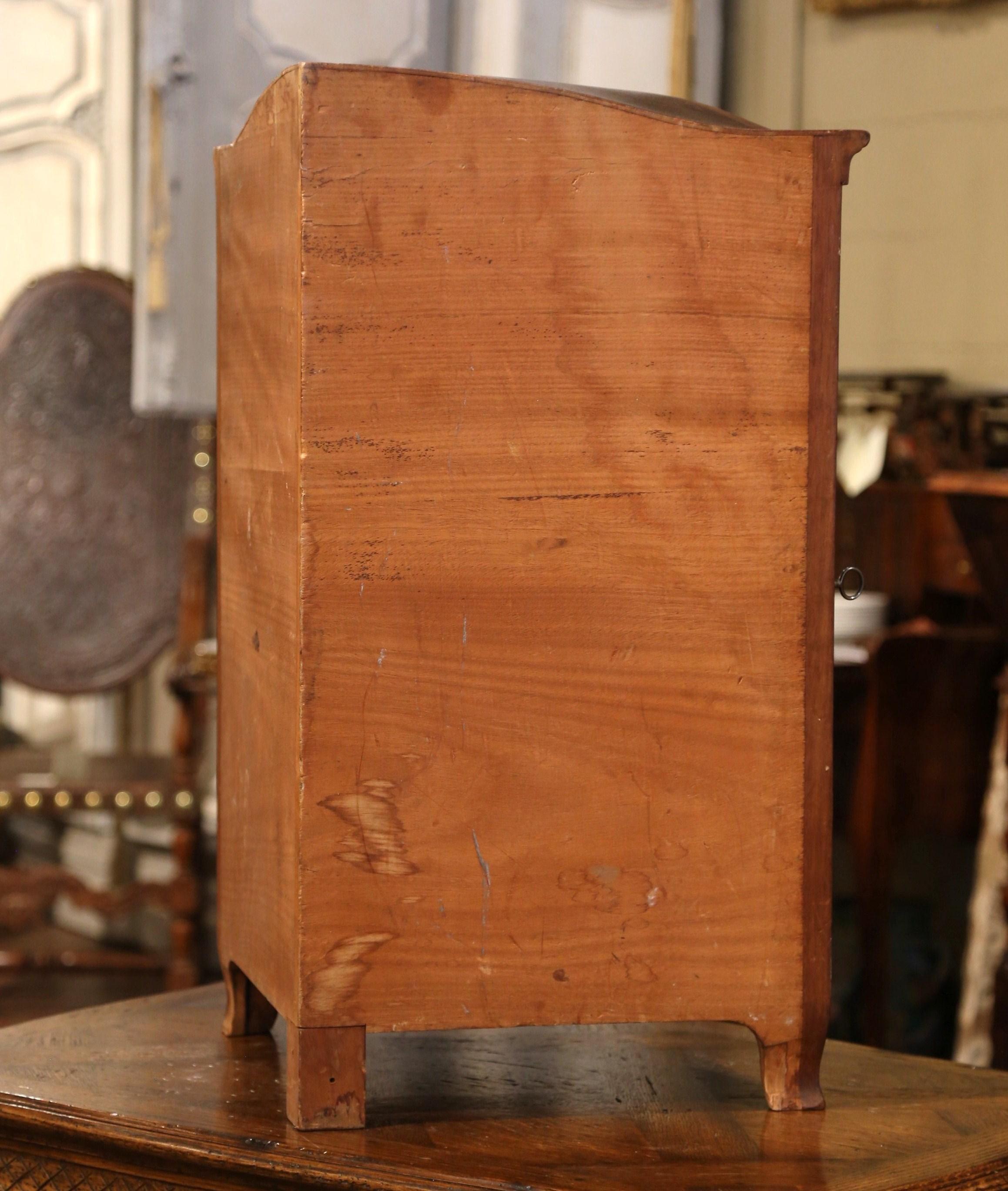 Early 20th Century Louis XV Walnut Veneer Hanging Corner Cabinet with Glass Door For Sale 1