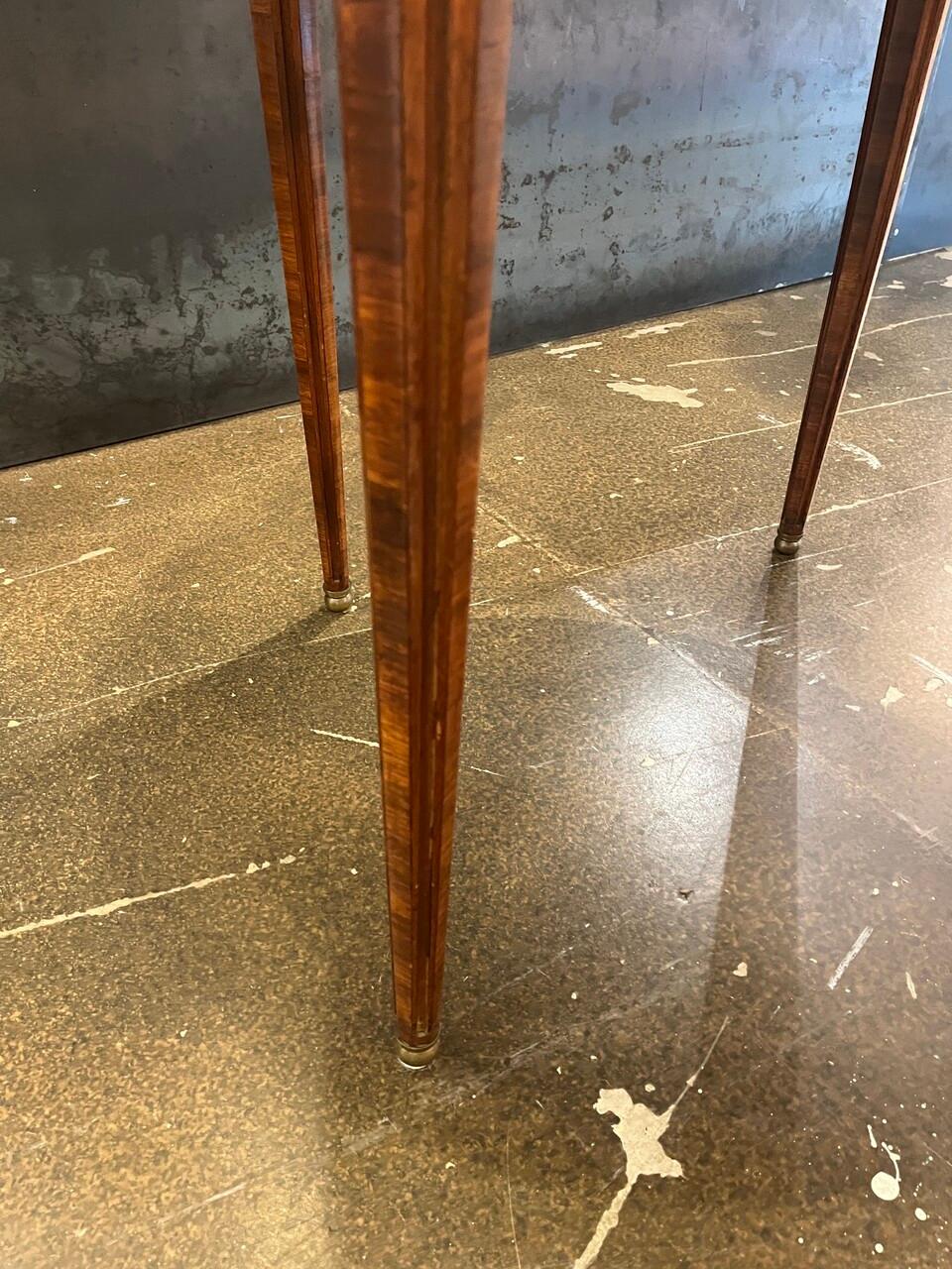 Mesa Bouillotte Luis XVI de principios del siglo XX Latón en venta