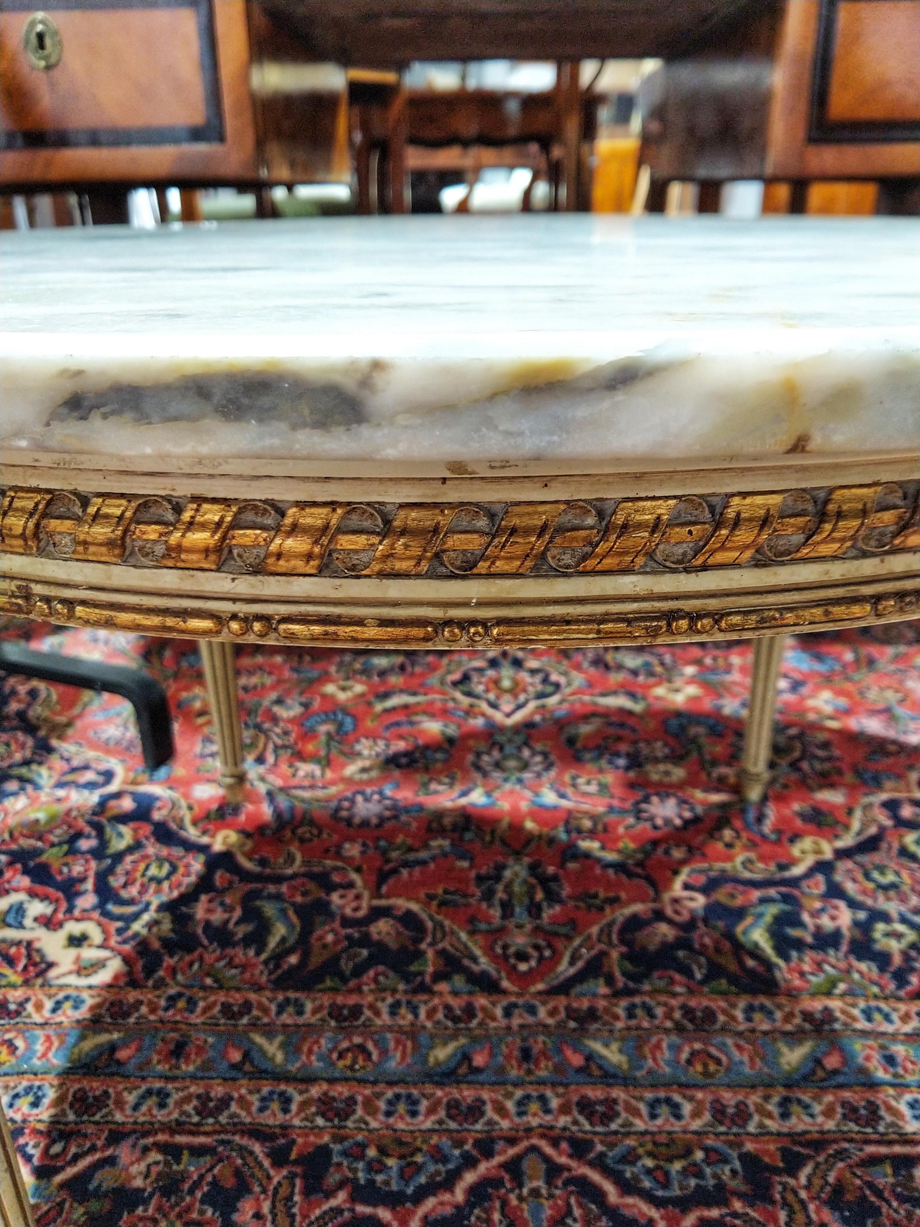 Early 20th Century Louis XVI Marble and Carved Gilded Wood Center Low Table For Sale 2