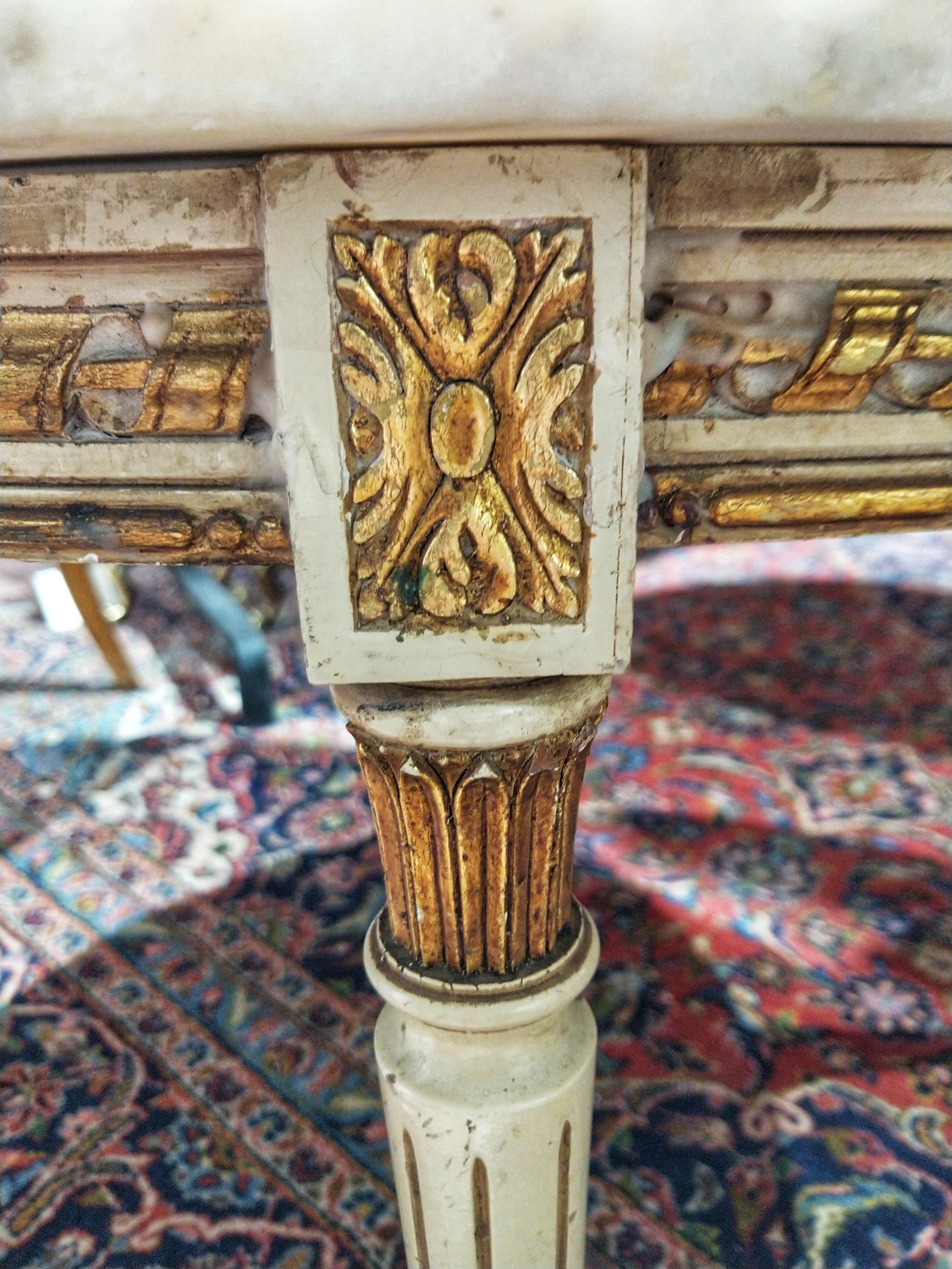 Early 20th Century Louis XVI Marble and Carved Gilded Wood Center Low Table For Sale 3