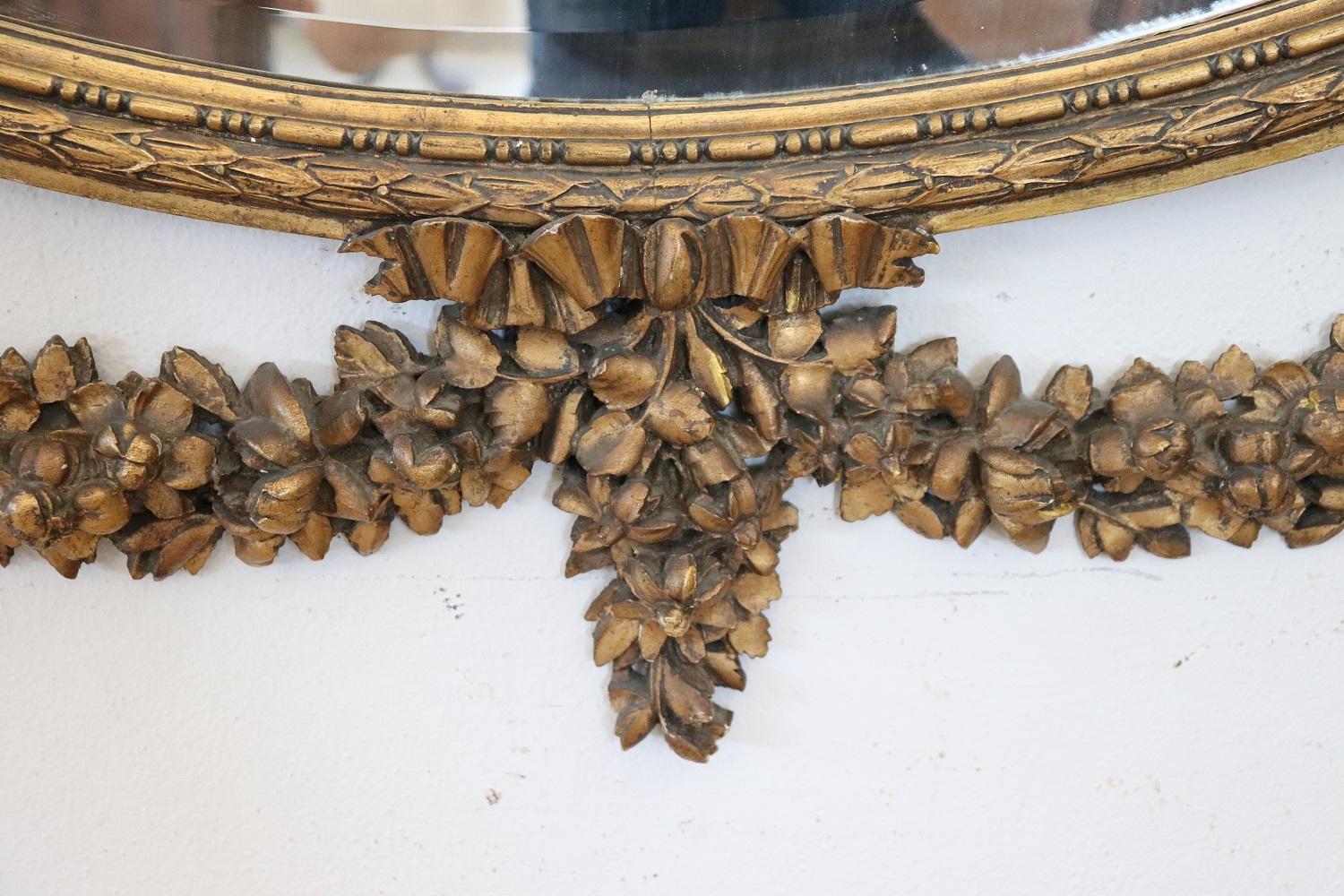 Early 20th Century Louis XVI Style Carved and Gilded Wood Oval Wall Mirror In Good Condition In Casale Monferrato, IT