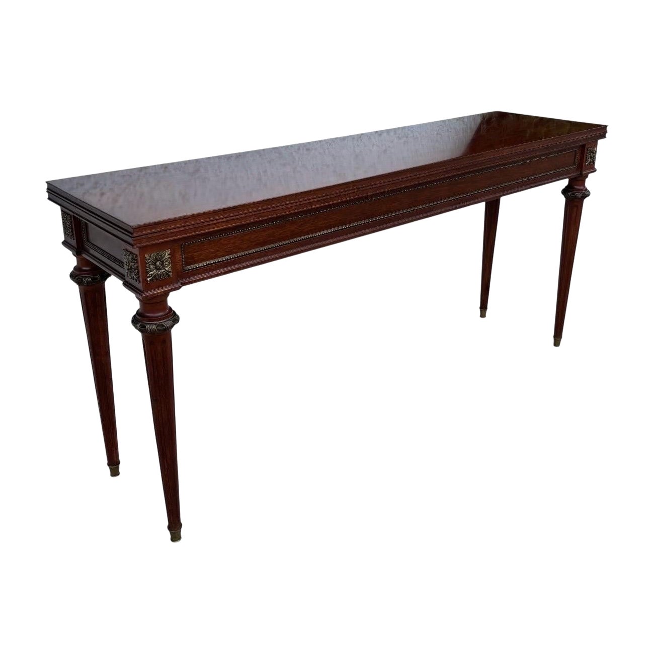 Table console de style Louis XVI du début du 20e siècle avec détails en laiton en vente