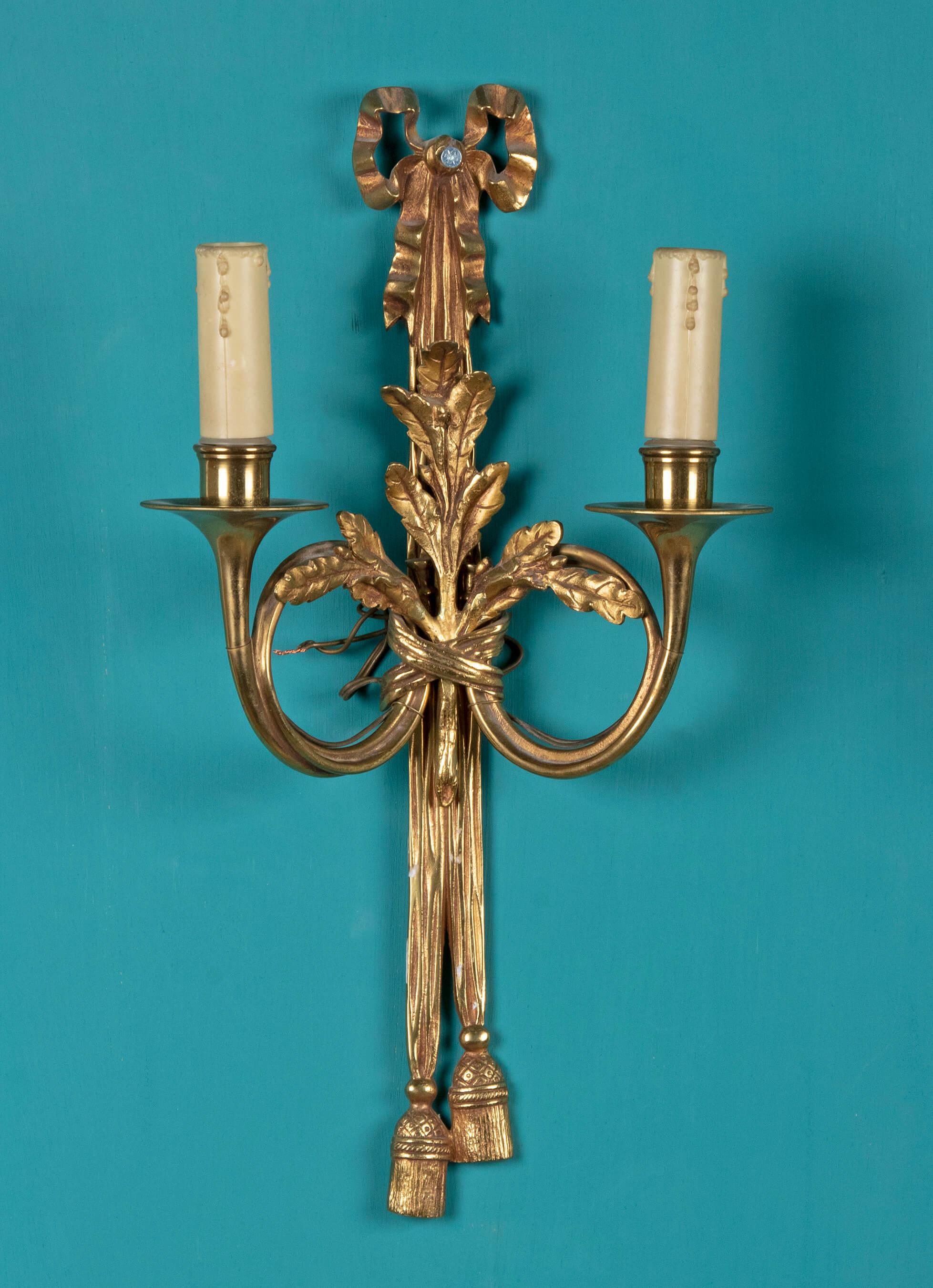 Early 20th Century Louis XVI Style Gilt Bronze Sconces In Good Condition In Casteren, Noord-Brabant