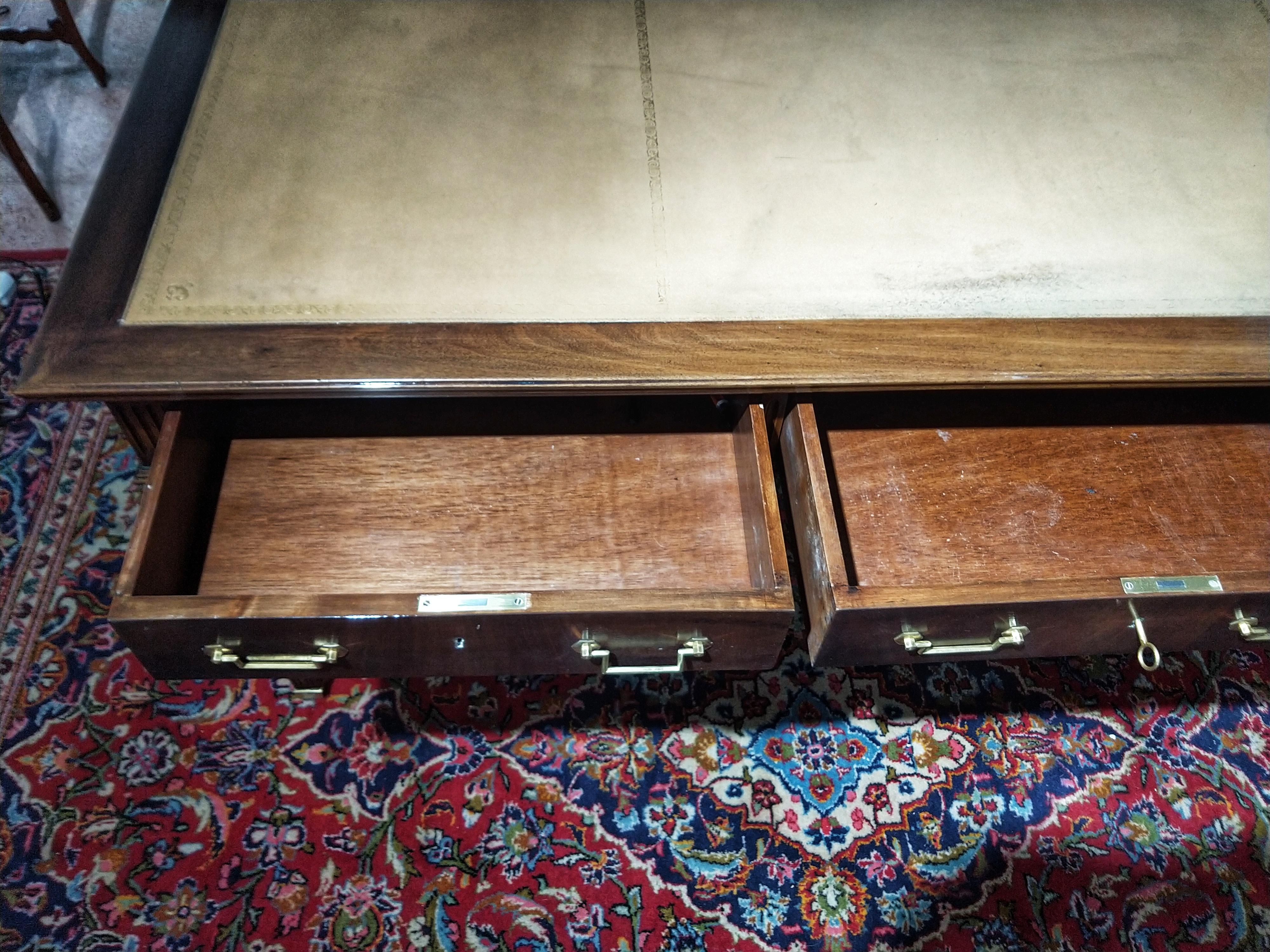 Early 20th Century Louis XVI Walnut Leather Bureau Plat Writing Desk Restored For Sale 6