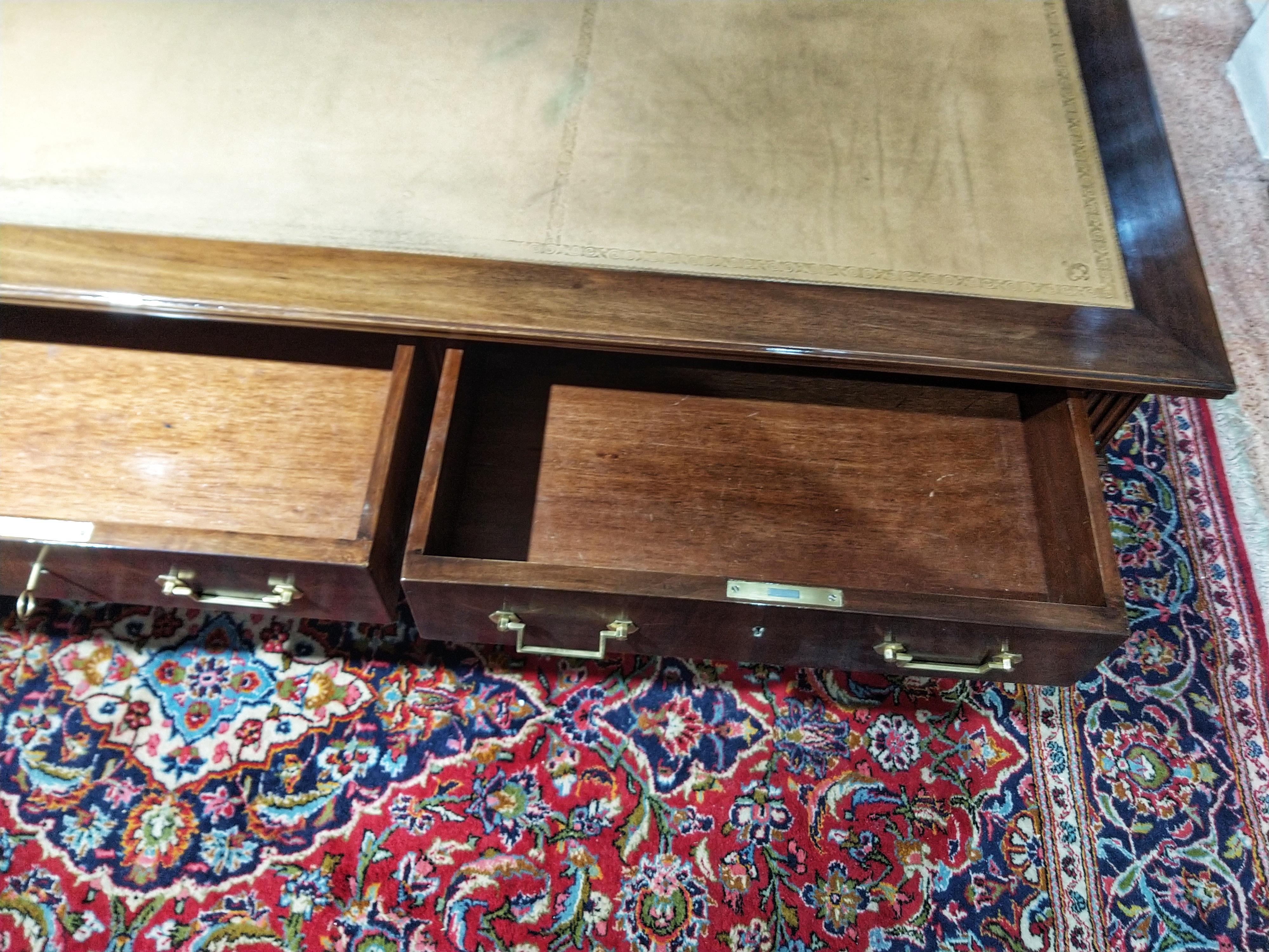 Early 20th Century Louis XVI Walnut Leather Bureau Plat Writing Desk Restored For Sale 7