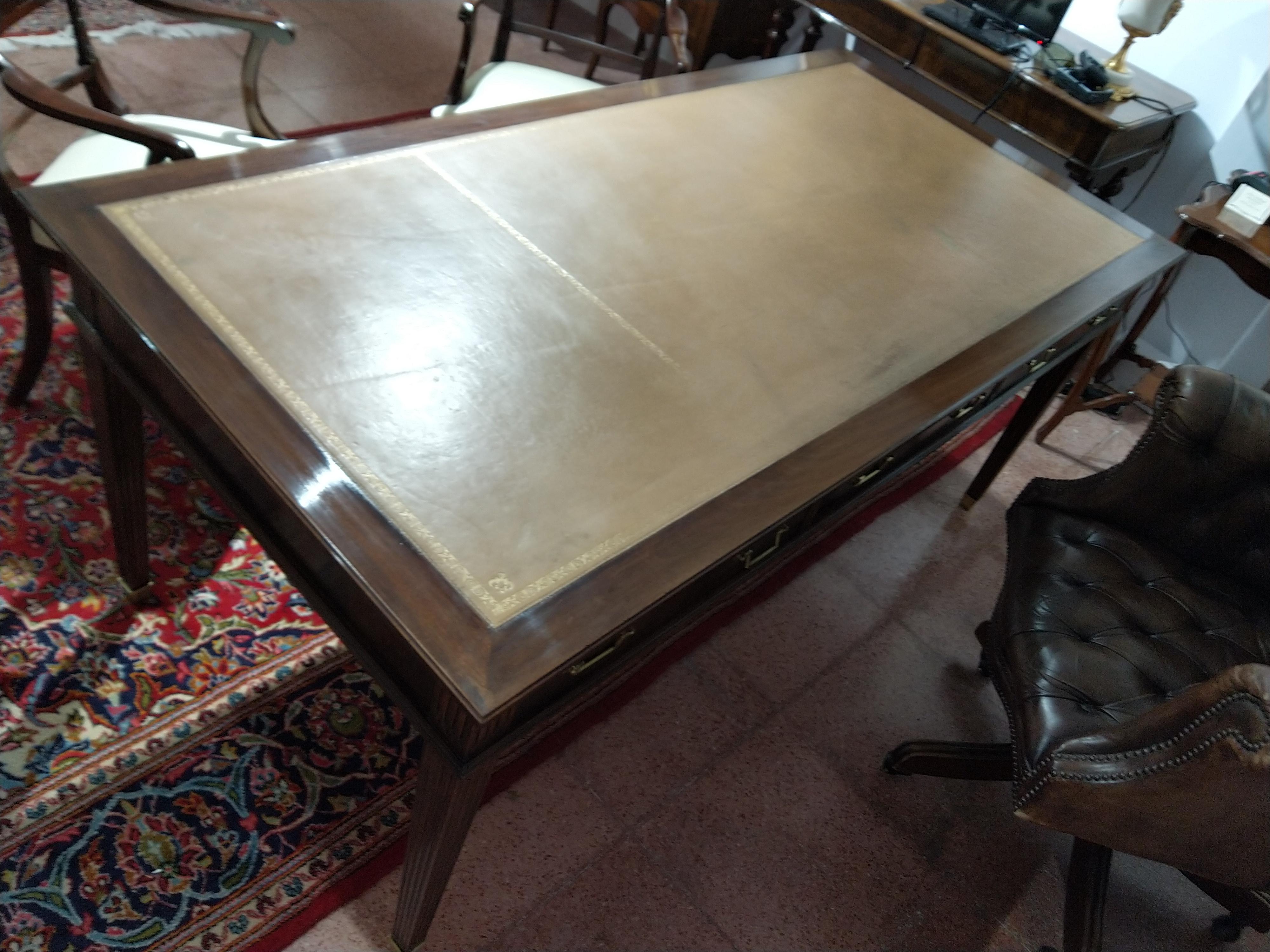 Early 20th Century Louis XVI Walnut Leather Bureau Plat Writing Desk Restored For Sale 9