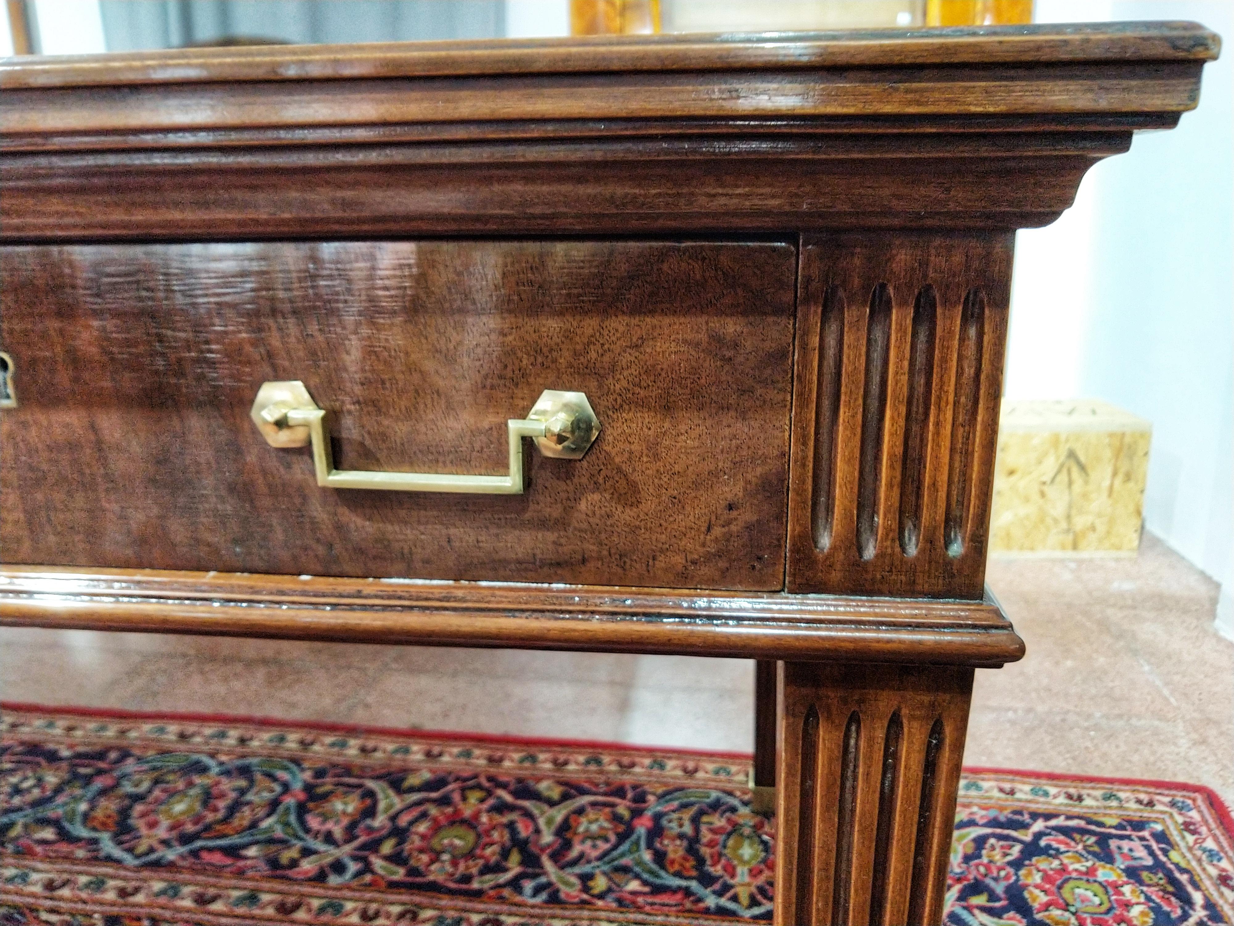 Early 20th Century Louis XVI Walnut Leather Bureau Plat Writing Desk Restored For Sale 3