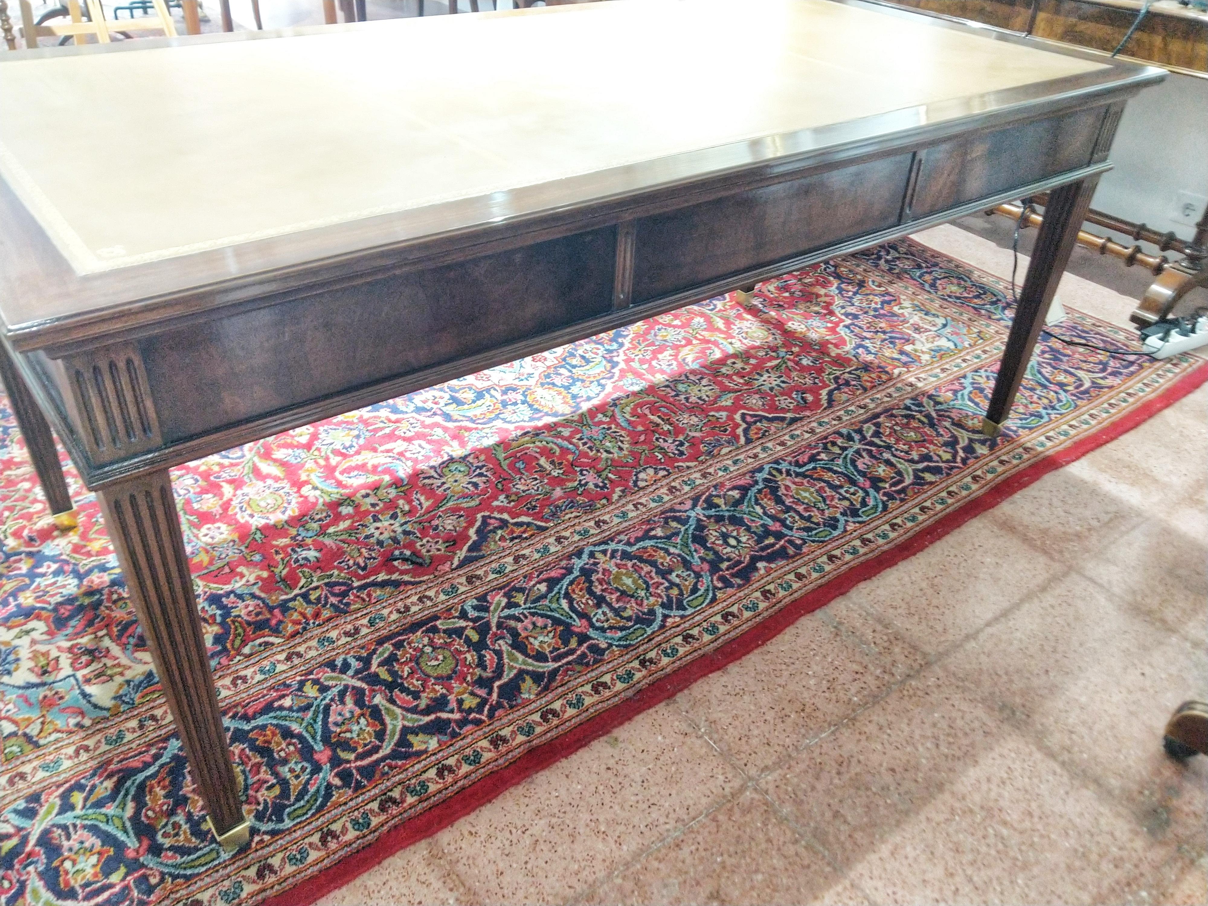 Early 20th Century Louis XVI Walnut Leather Bureau Plat Writing Desk Restored For Sale 5