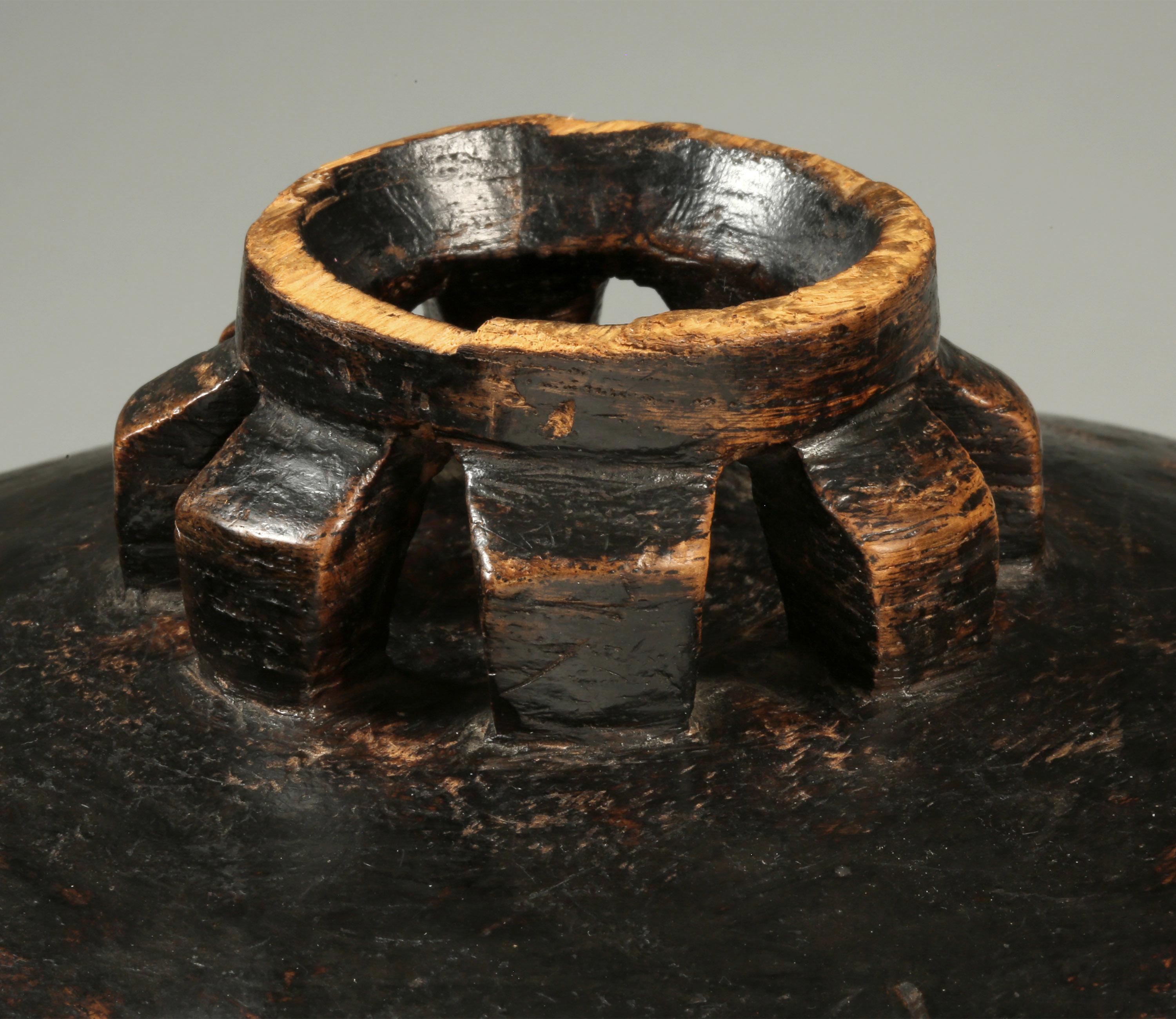 Early 20th century, Carved Wooden Beer Vessel,  Lozi, Zambia  In Good Condition For Sale In Point Richmond, CA