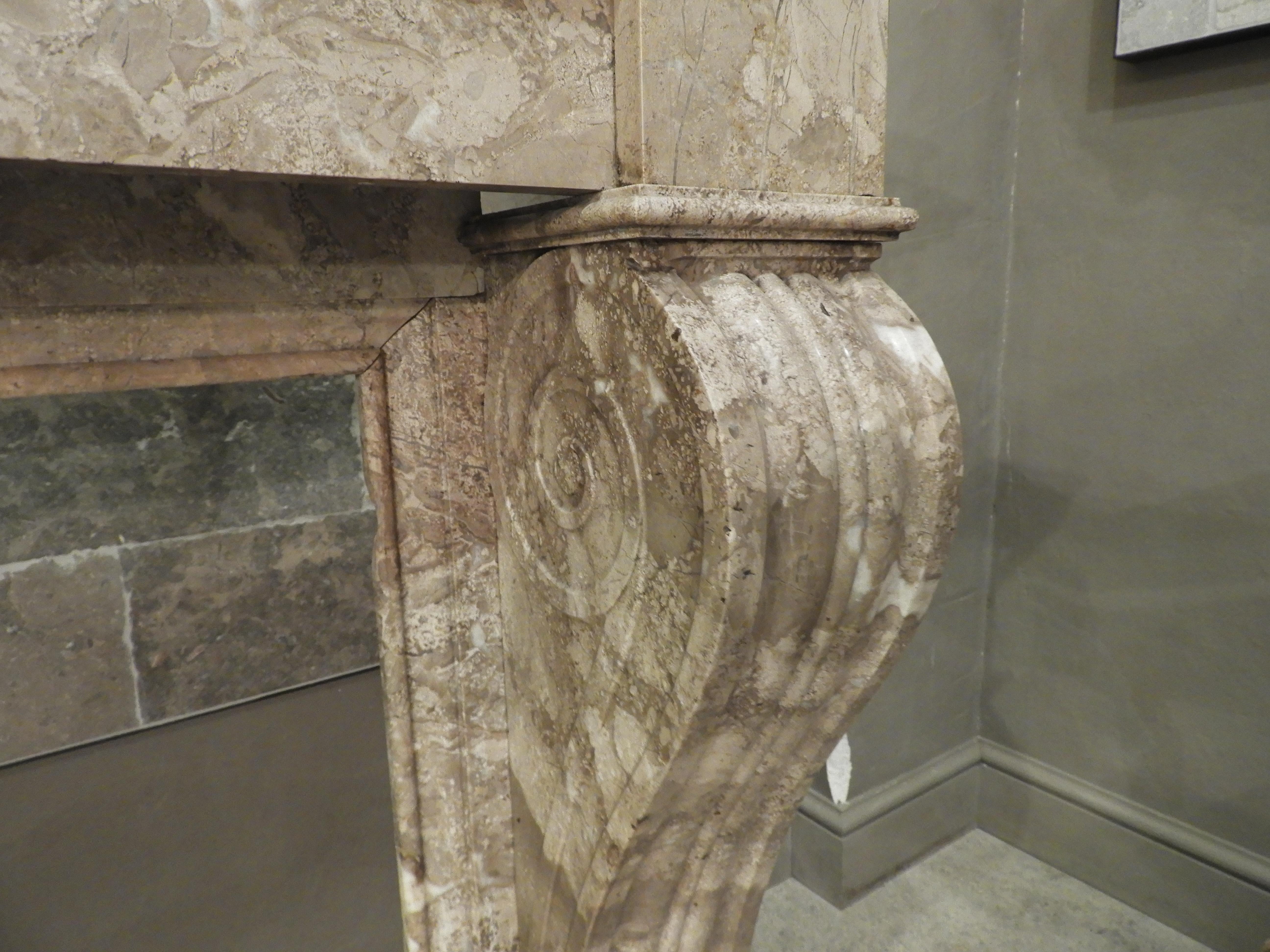 Early 20th Century Lunel Marble Belgian Fireplace Mantle In Excellent Condition For Sale In Zedelgem, BE