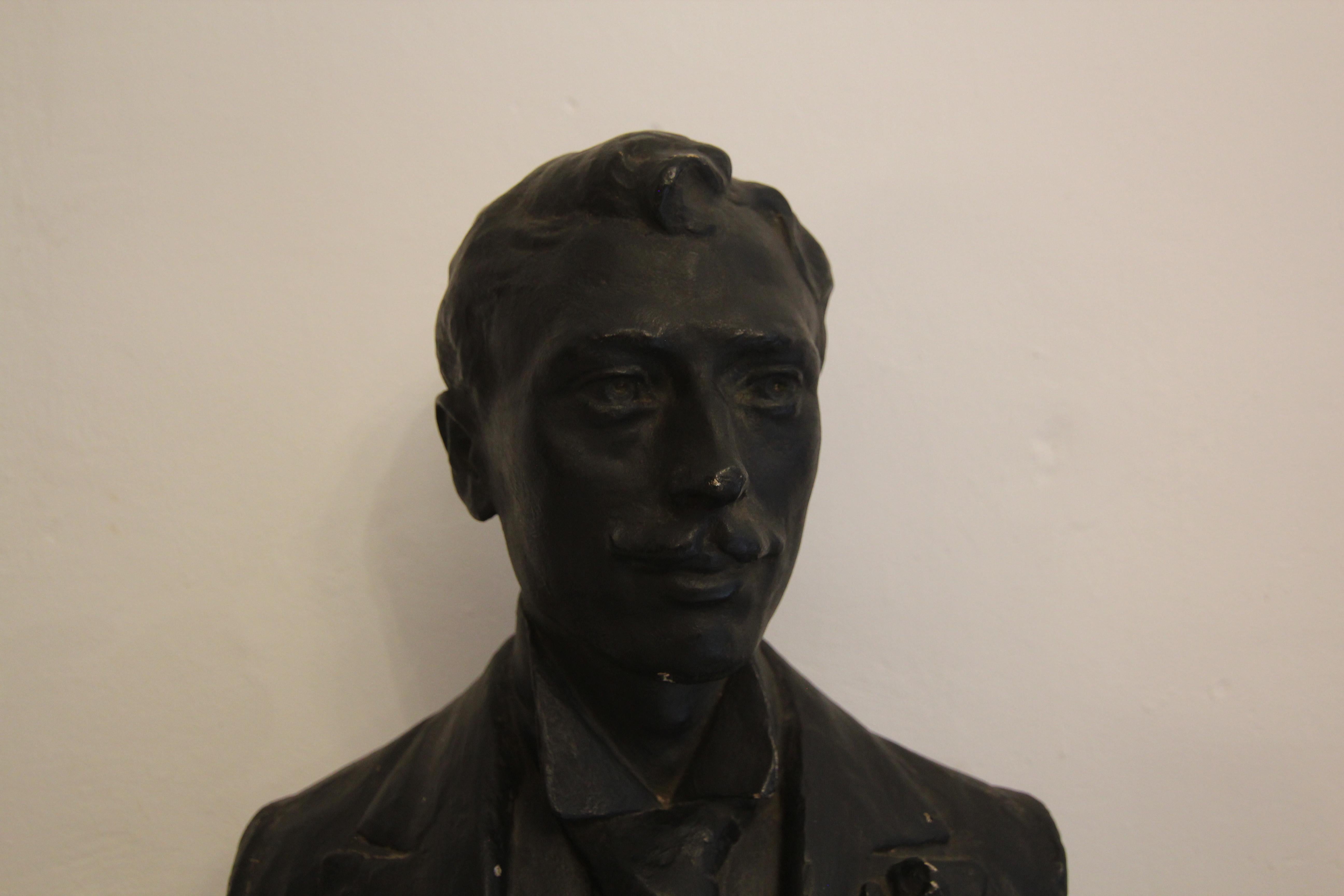 Early 20th Century Madame and Monsieur Plaster Busts For Sale 8