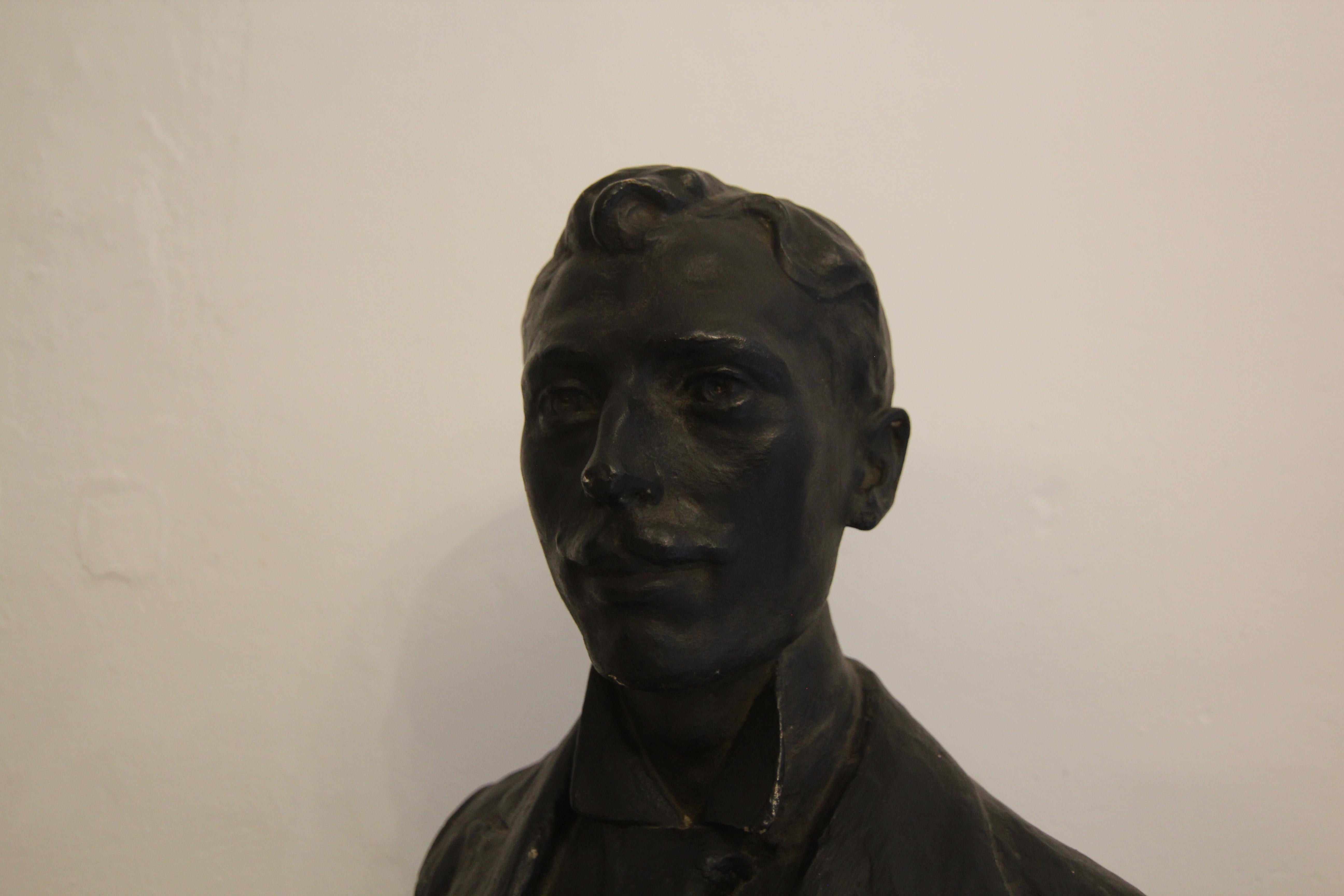 Early 20th Century Madame and Monsieur Plaster Busts For Sale 16