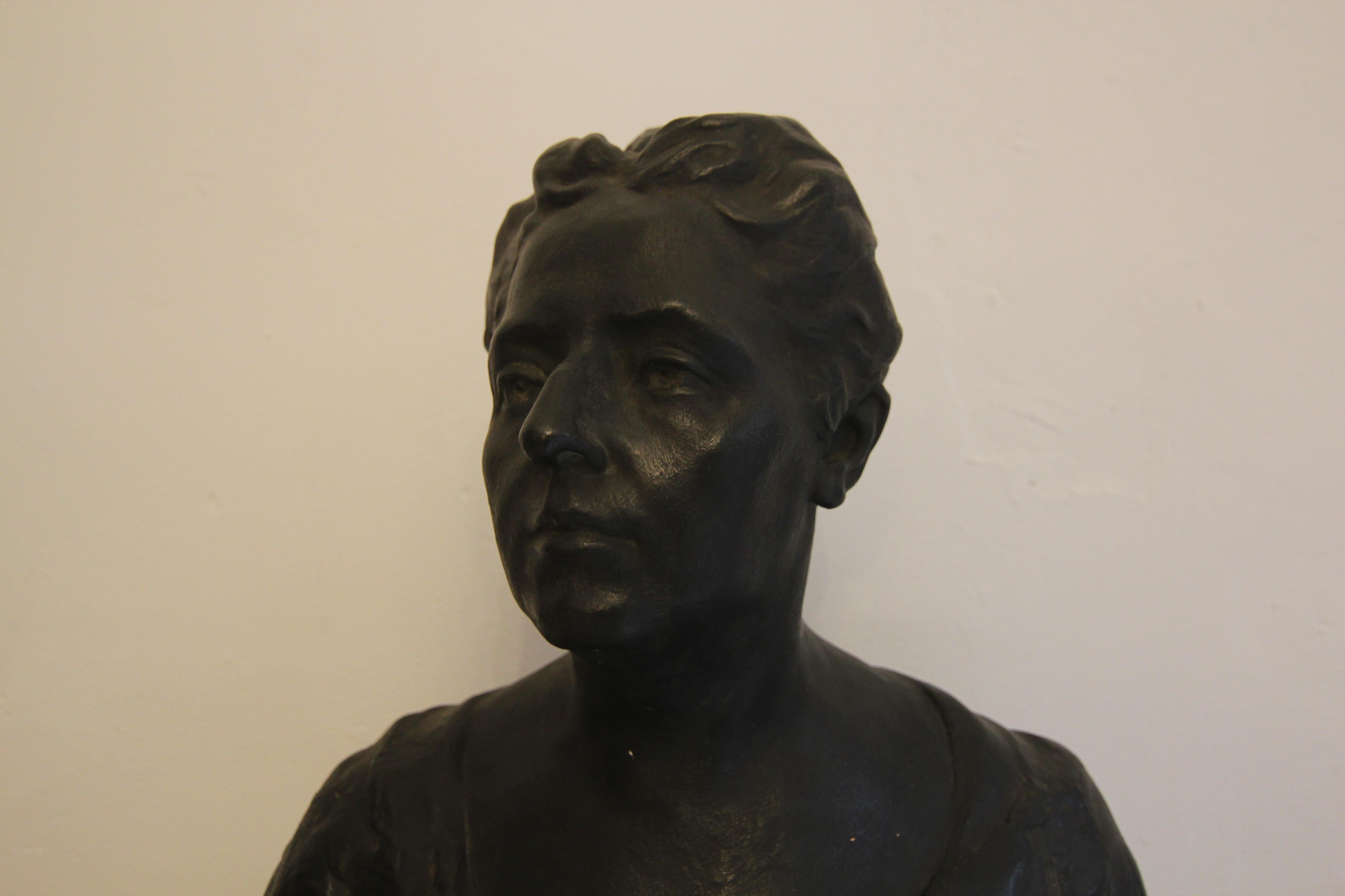 Early 20th Century Madame and Monsieur Plaster Busts For Sale 2