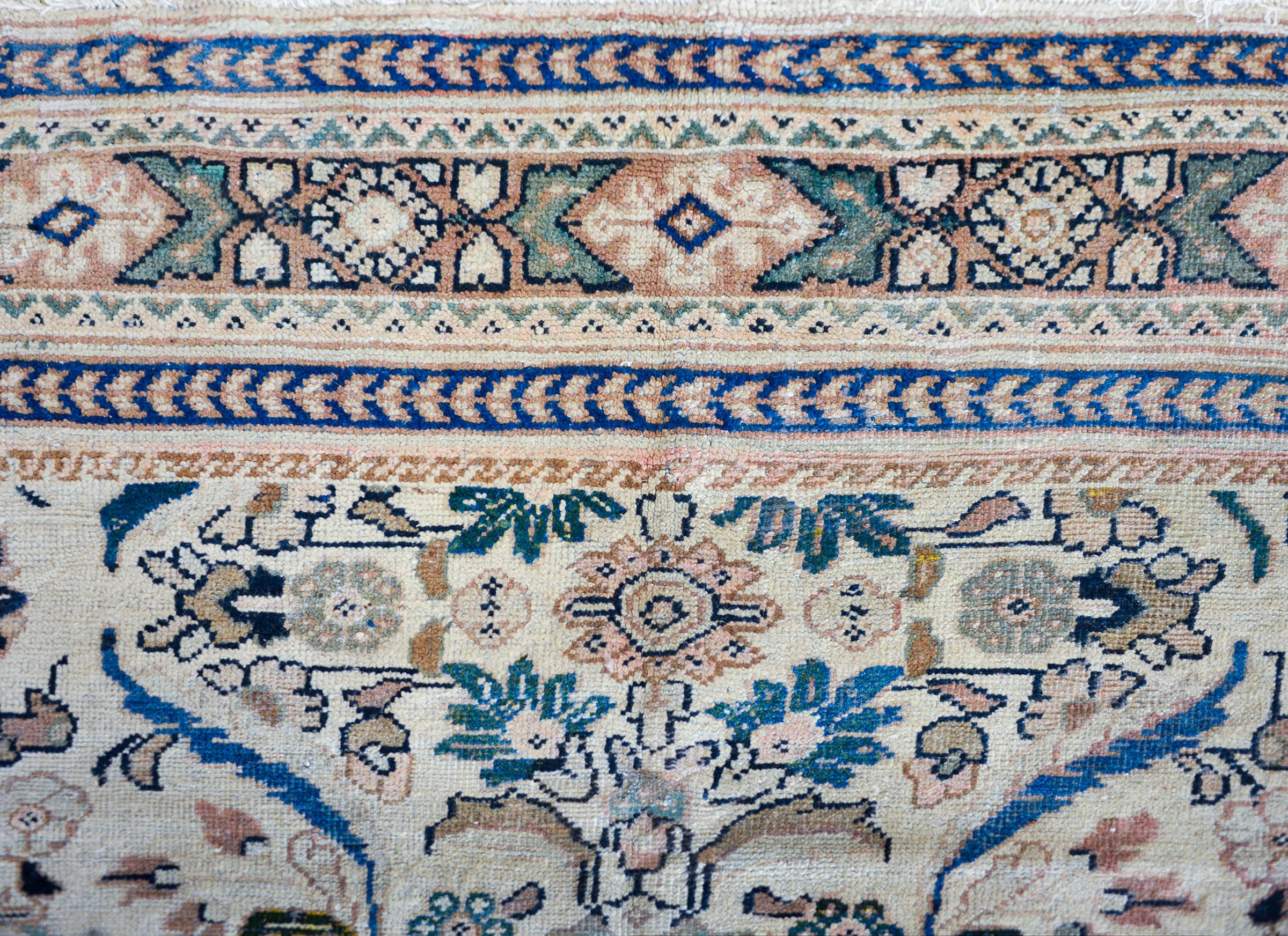 Early 20th Century Mahal Rug For Sale 1