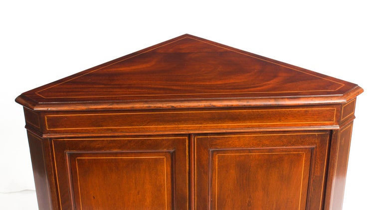 Early 20th Century Mahogany And Satinwood Inlaid Low Corner