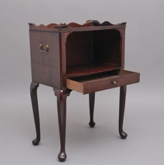 Early 20th Century mahogany bedside cabinet in the Georgian style