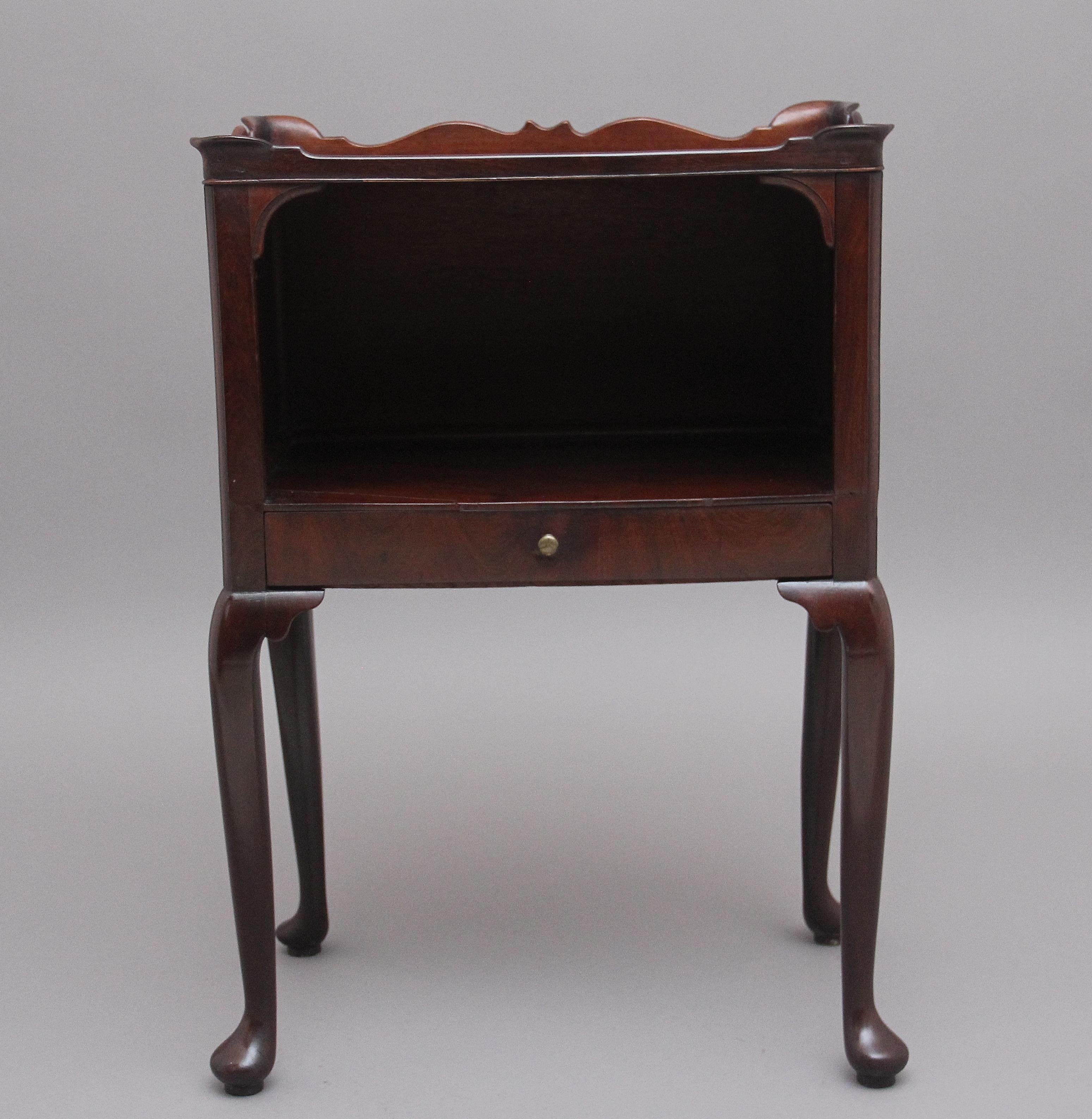 British Early 20th Century mahogany bedside cabinet in the Georgian style For Sale