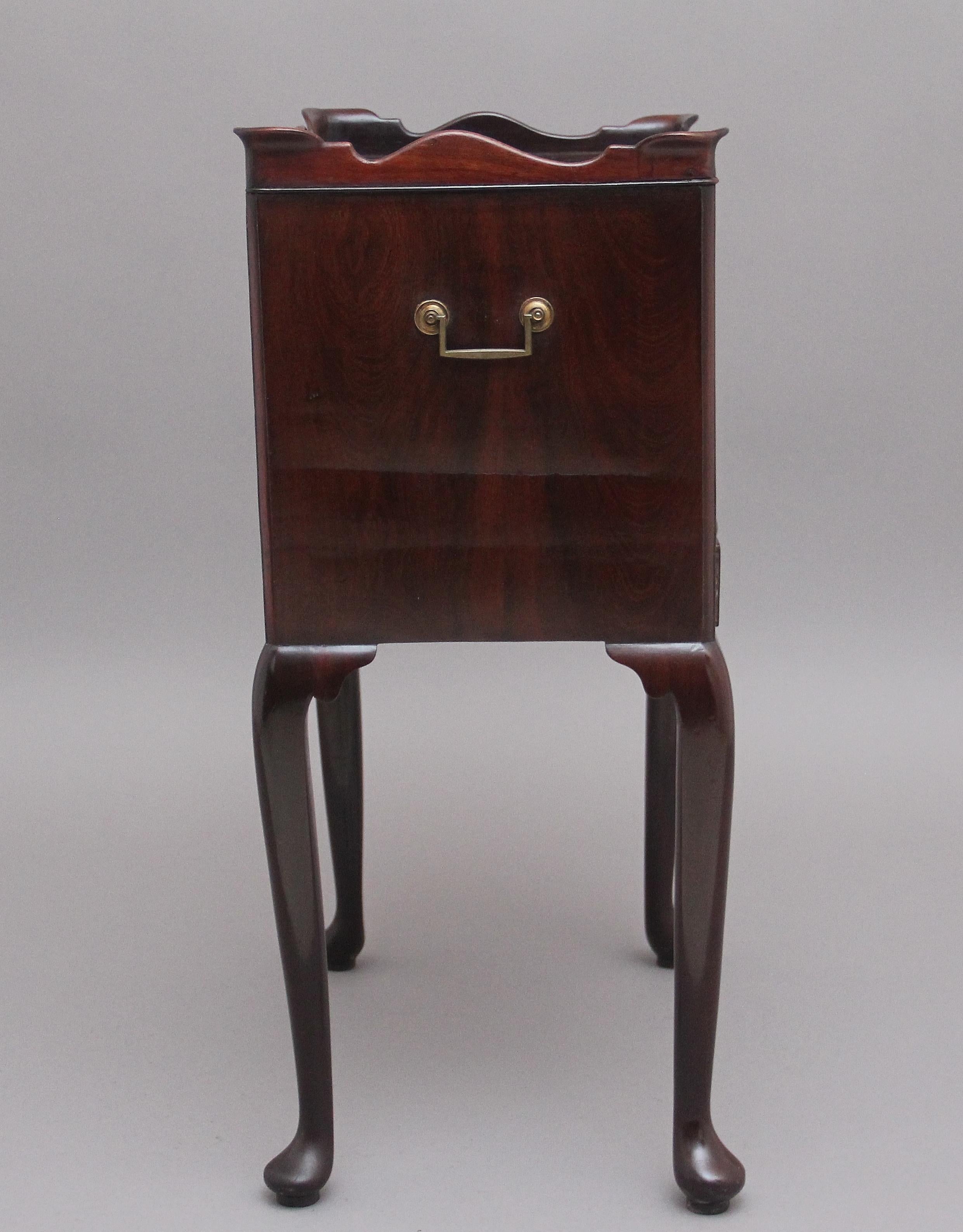 Early 20th Century mahogany bedside cabinet in the Georgian style In Good Condition For Sale In Martlesham, GB