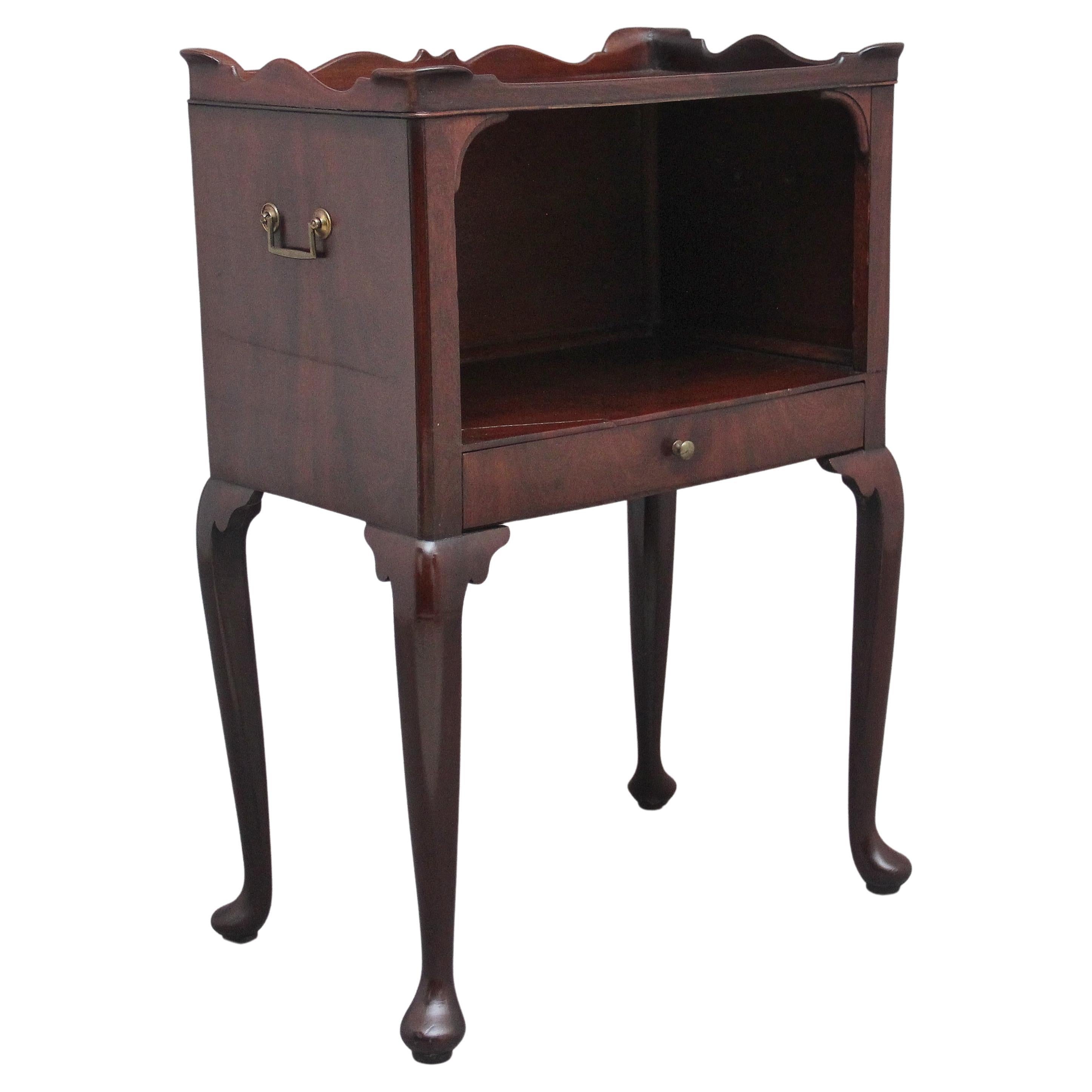 Early 20th Century mahogany bedside cabinet in the Georgian style For Sale